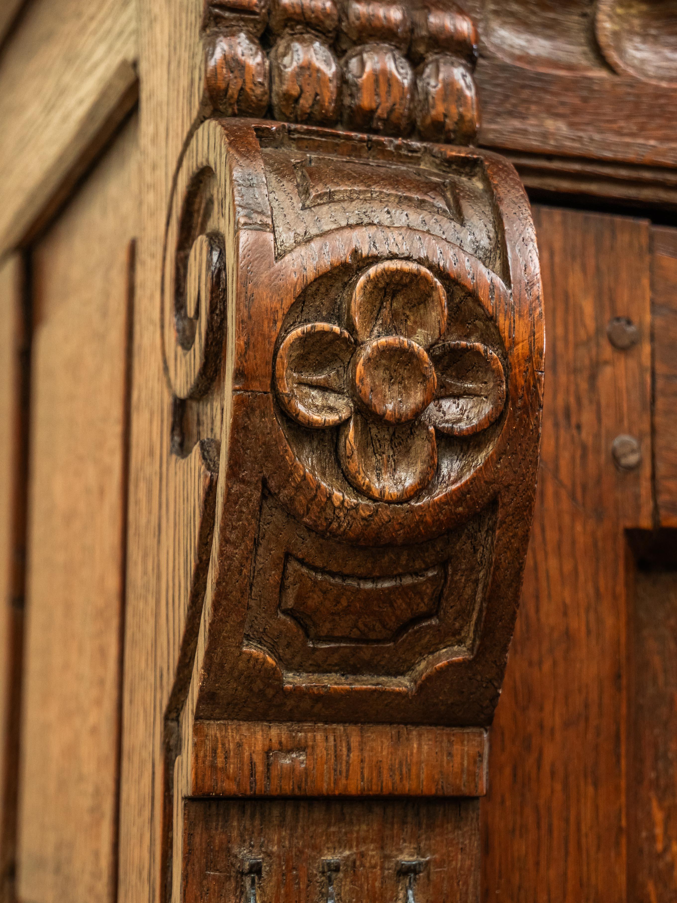 Flemish Renaissance cabinet from the 17th century For Sale 1