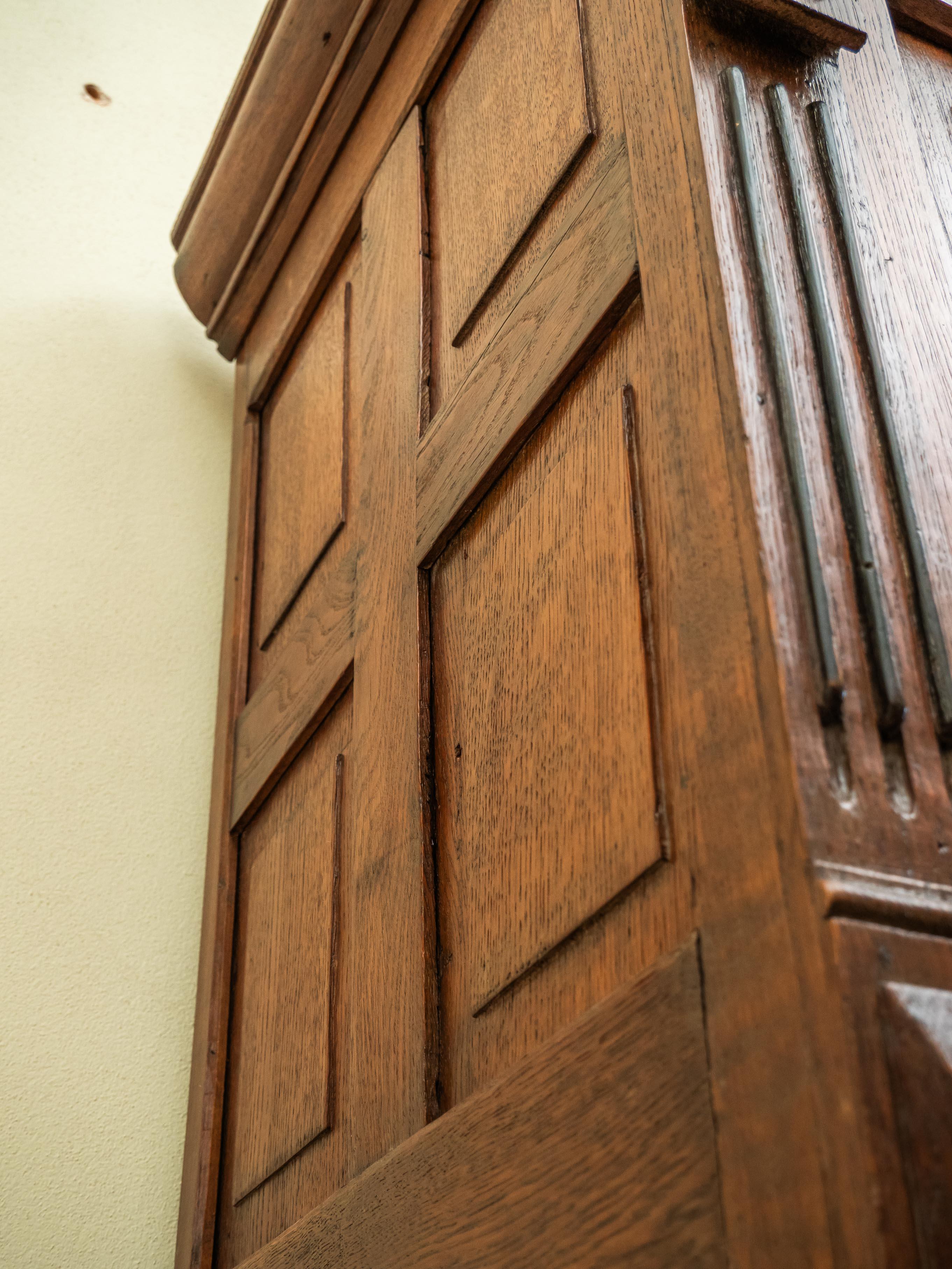 Flemish Renaissance cabinet from the 17th century For Sale 2