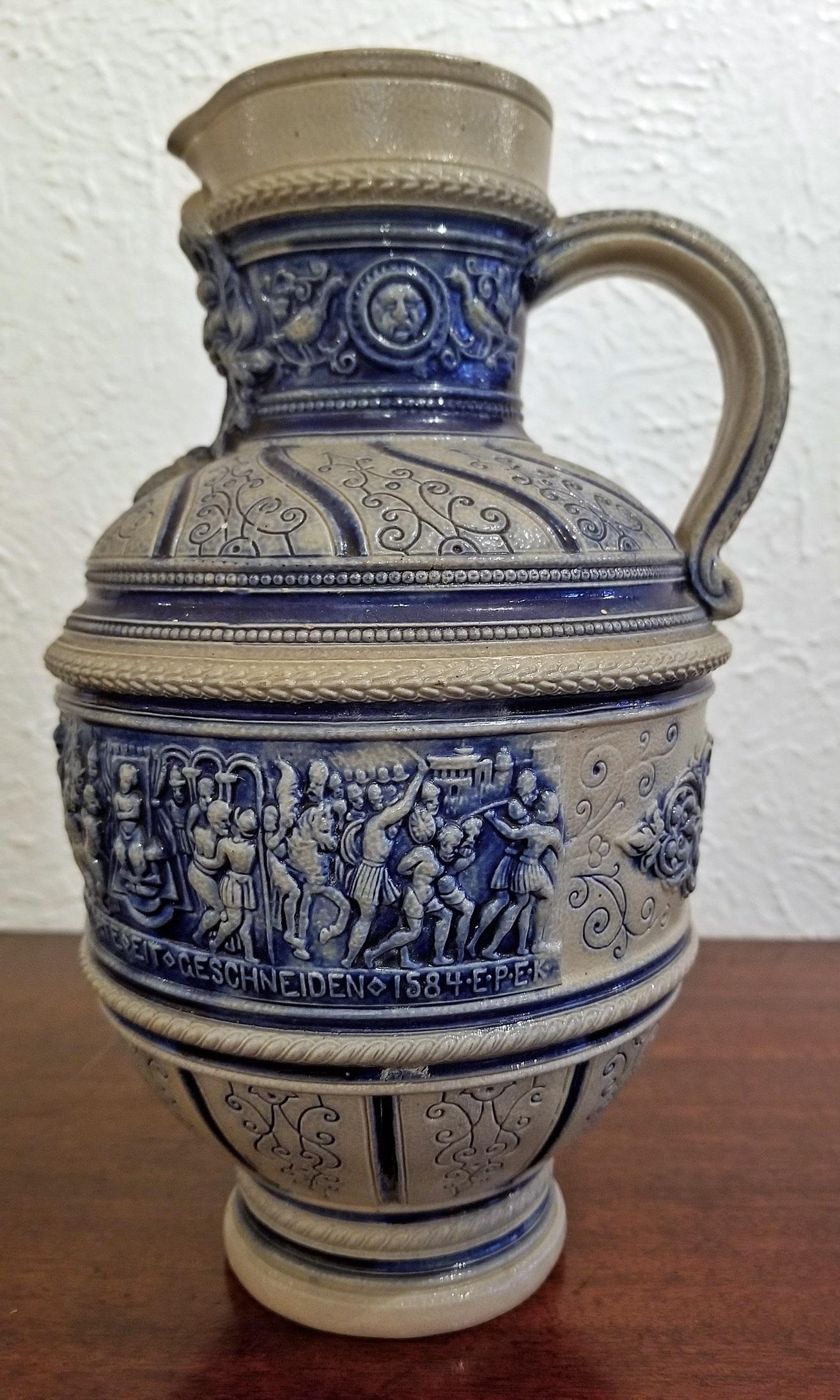 Allemand Aiguière à bière flamande en poterie émaillée au sel d'une aiguière, histoire de Susanna 1584  en vente
