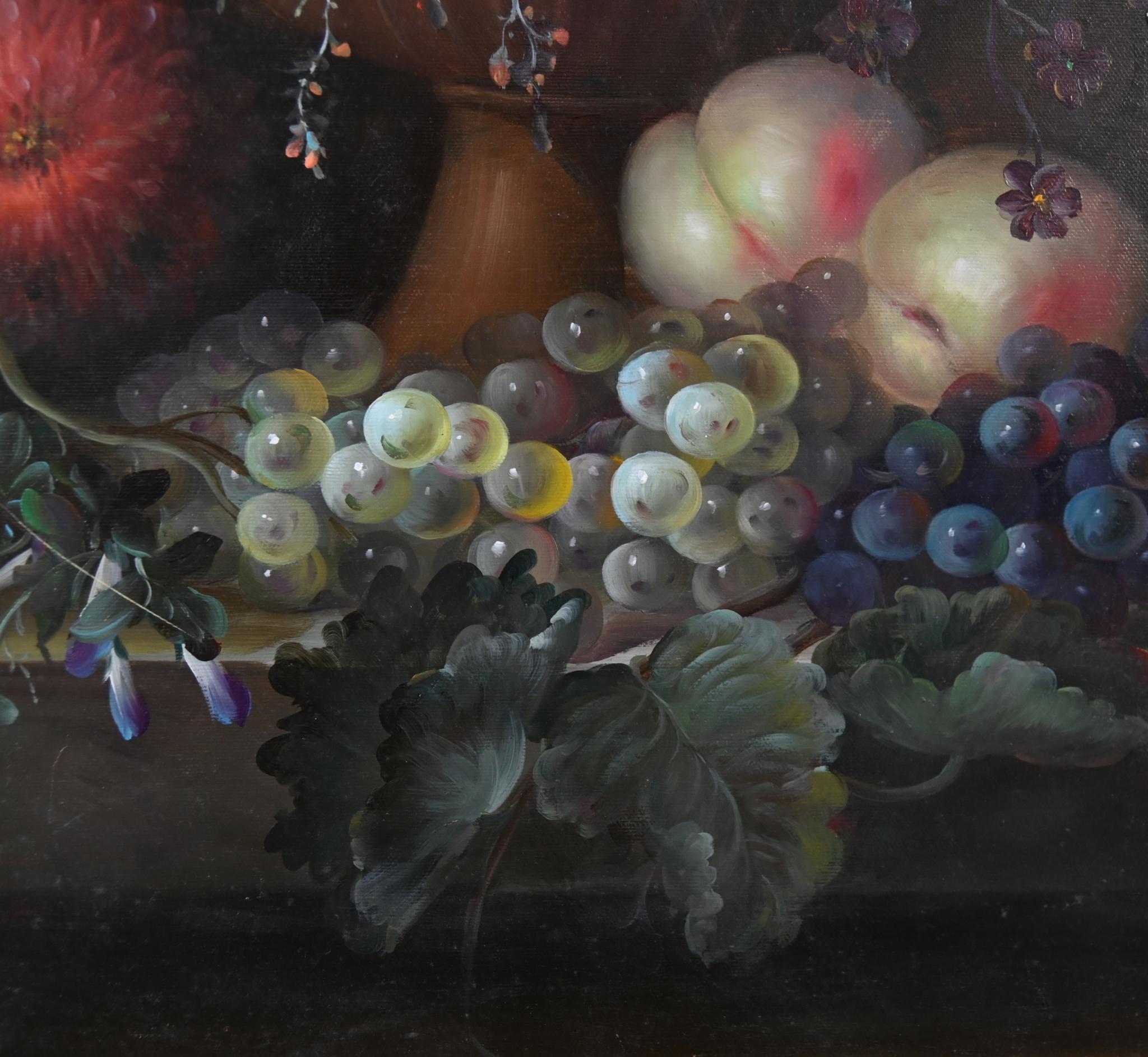 Ein wunderschönes Blumenstillleben in einem eleganten vergoldeten Rahmen, das an die niederländische oder flämische Altmeistertradition erinnert.
Gute Größe mit gut einem Meter Höhe - 104 CM - und im Hochformat aufzuhängen
Die Komposition zeigt ein