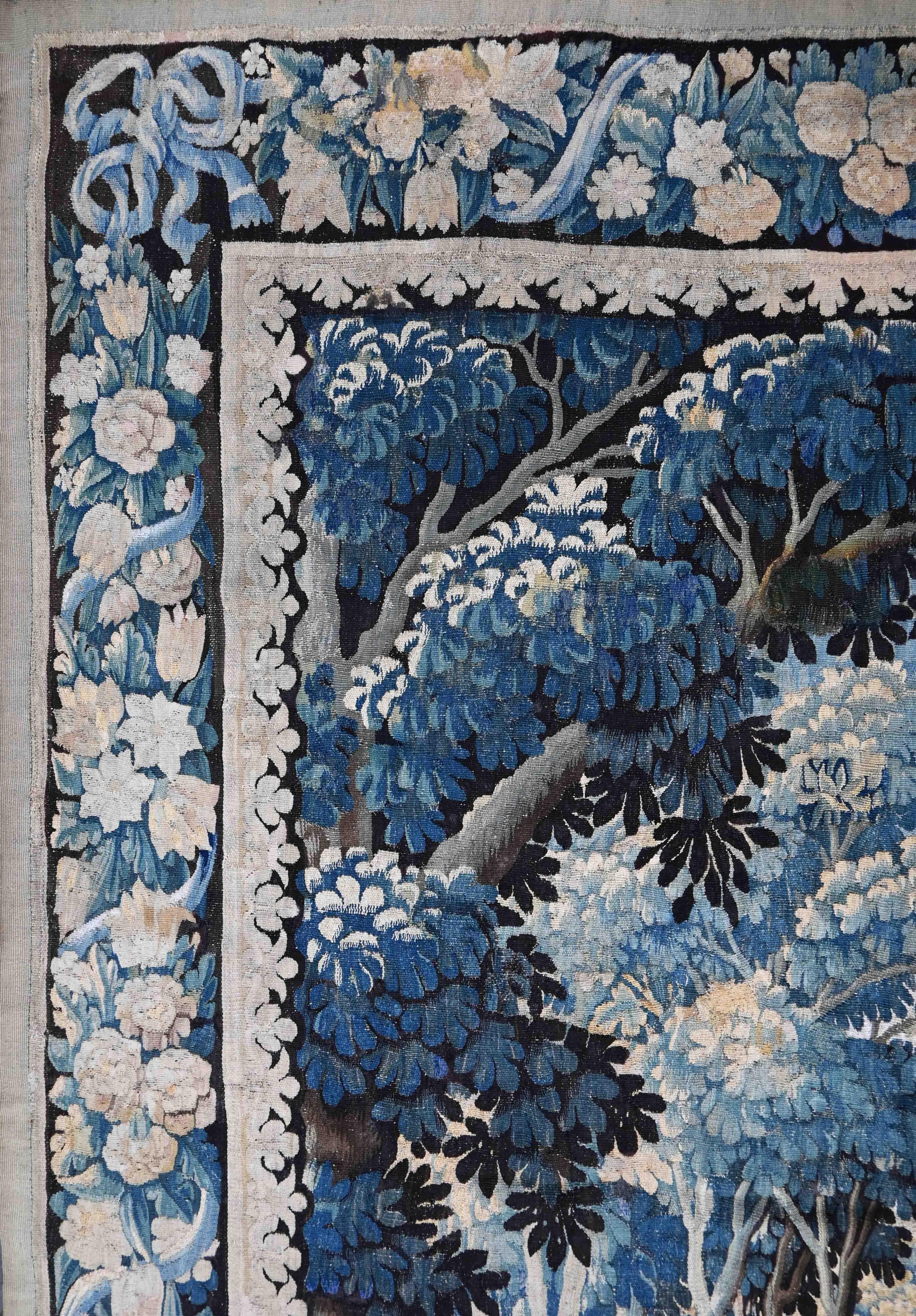 Flemish Tapestry 17th Century - Greenery With Owl - H2m70xl2m25 - N° 1430 (Handgewebt) im Angebot