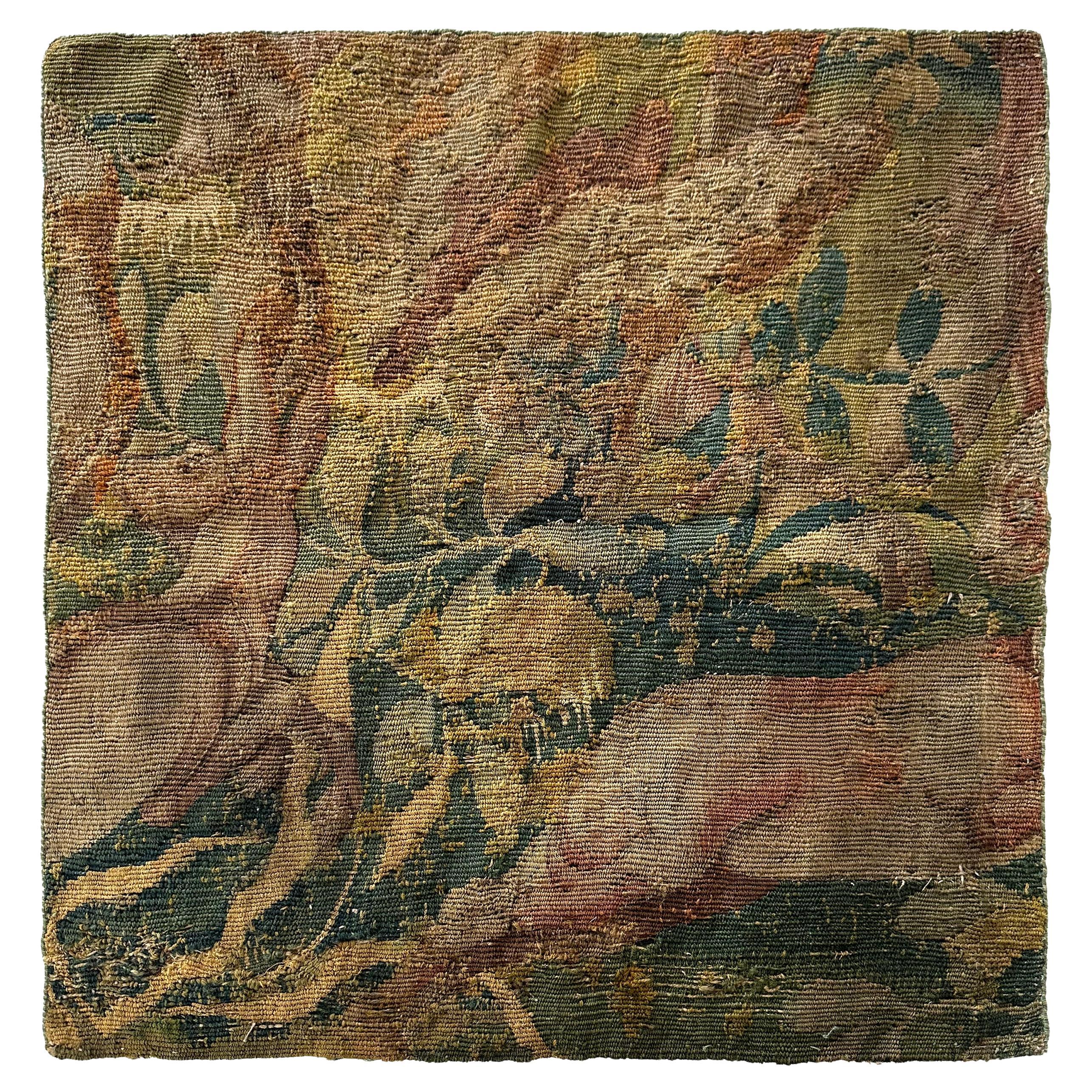 Frammento di arazzo fiammingo in Verdure 46cm×48 cm Scena astratta di animali 2×2 c.1790 in vendita