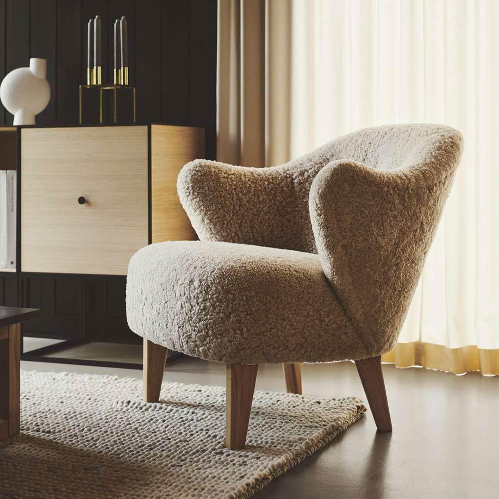 Flemming Lassen Ingeborg Loungesessel aus Schafsleder Sahara mit dunkel gebeizter Eiche für Audo (Moderne) im Angebot