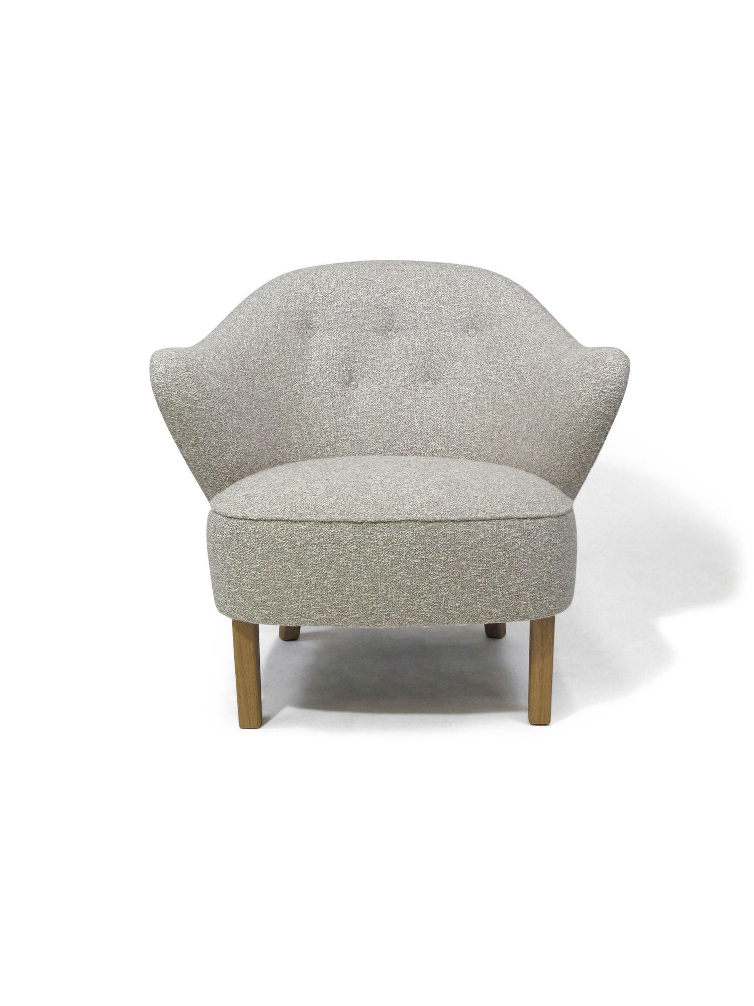 Die Ingeborg Lounge Chairs wurden 1940 von Flemming Lassen entworfen und vom Tischlermeister Jakob Kjaer für die Ausstellung der Copenhagen Cabinetmaker Guild hergestellt. Stühle aus Massivholzrahmen, skulpturale Form, vollständig gepolstert mit