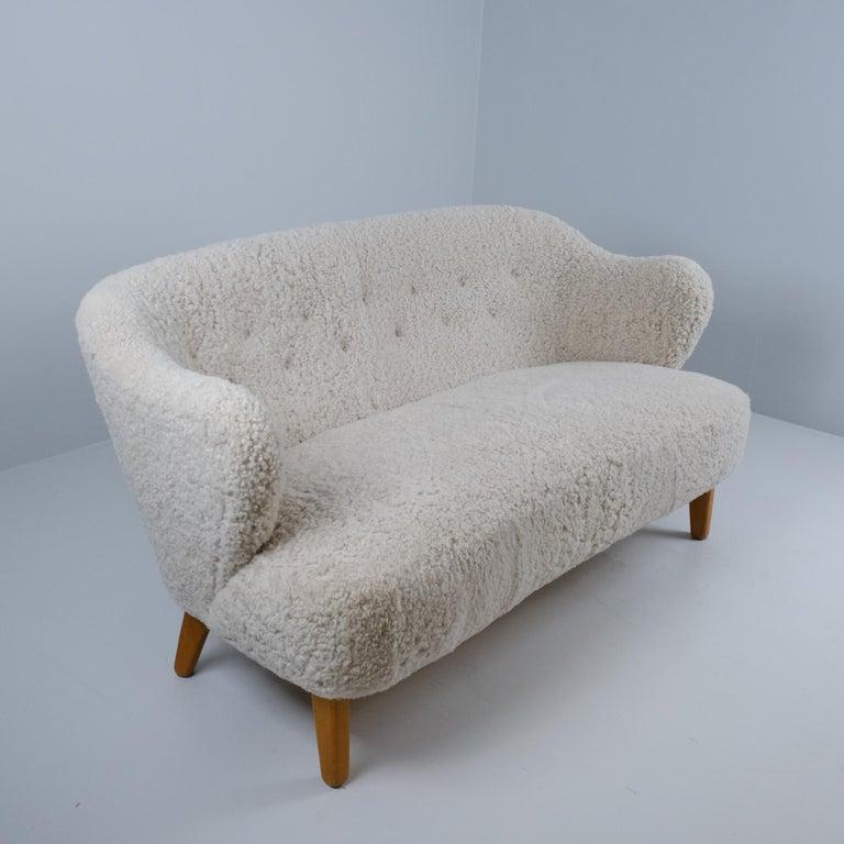 Sofá Flemming Lassen Ingeborg de haya y piel de oveja lisa beige, Asko Años 50 en venta 2