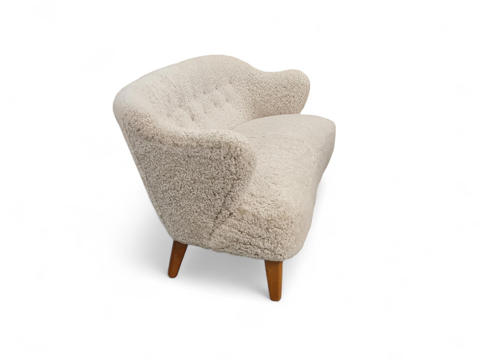 Sofá Flemming Lassen Ingeborg de haya y piel de oveja lisa beige, Asko Años 50 en Bueno estado para la venta en Helsinki, FI