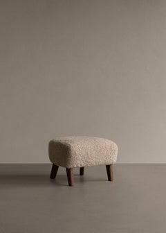 Flemming Lassen My Own Chair Ottoman Sheepskin Moonlight Walnut pour Audo
