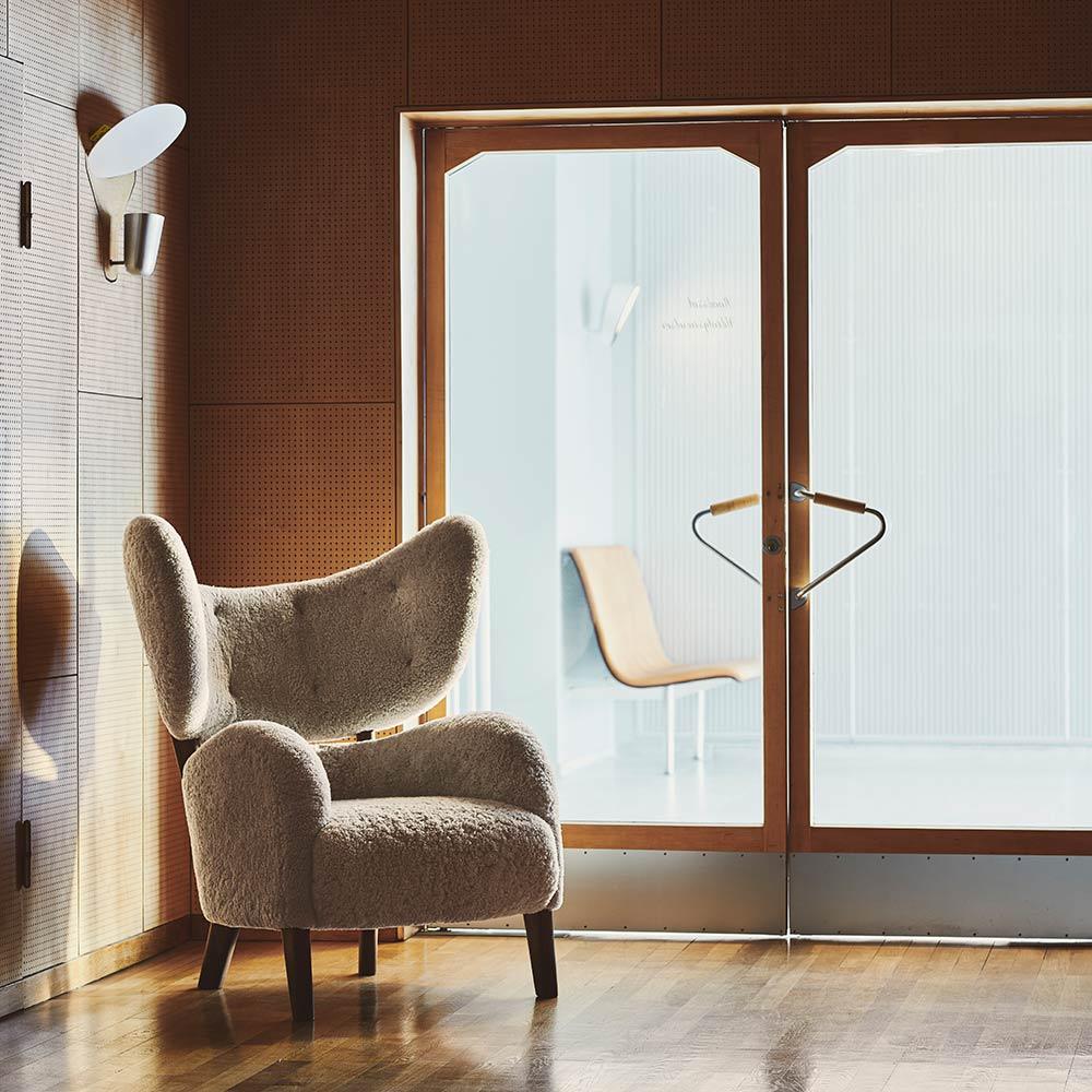 Flemming Lassen My Own Loungesessel aus Schafsleder und Mondlicht aus Nussbaumholz für Audo (Schaffell und Schafleder) im Angebot