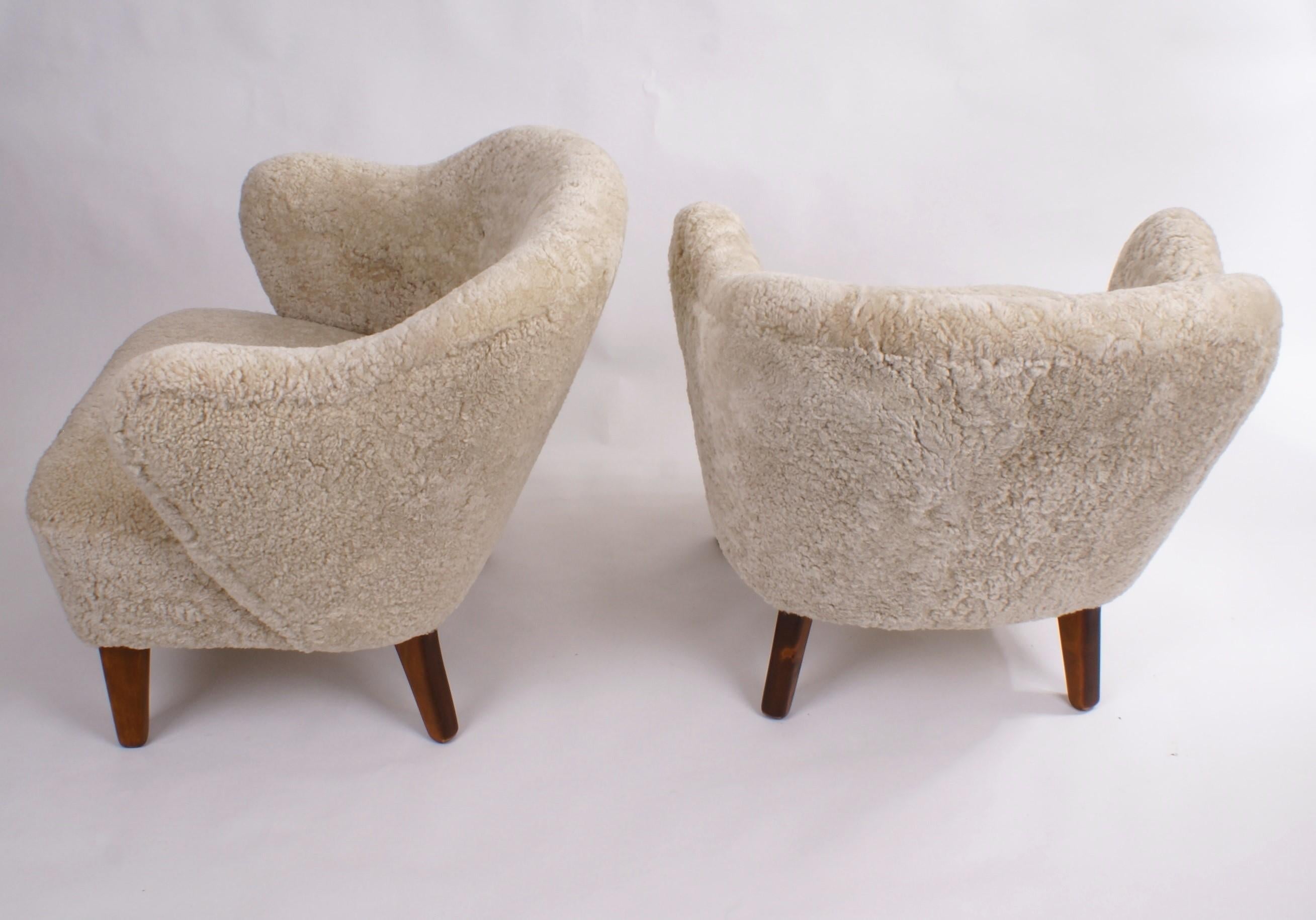 Flemming Lassen Pair of Easy Chairs in Beige Sheepskin, 1940s For Sale 3