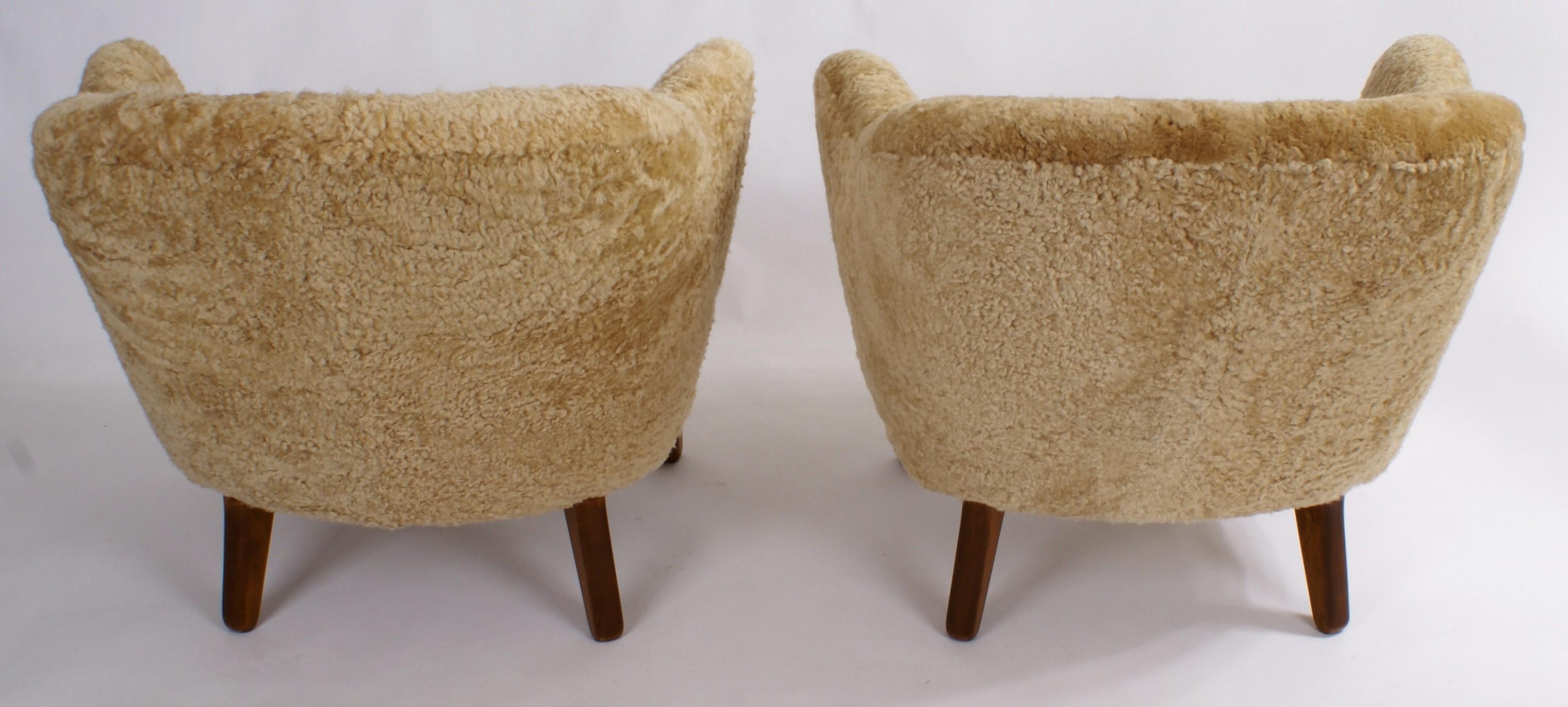 Flemming Lassen Pair of Easy Chairs in Honey Coloured Sheepksin, 1940s 1