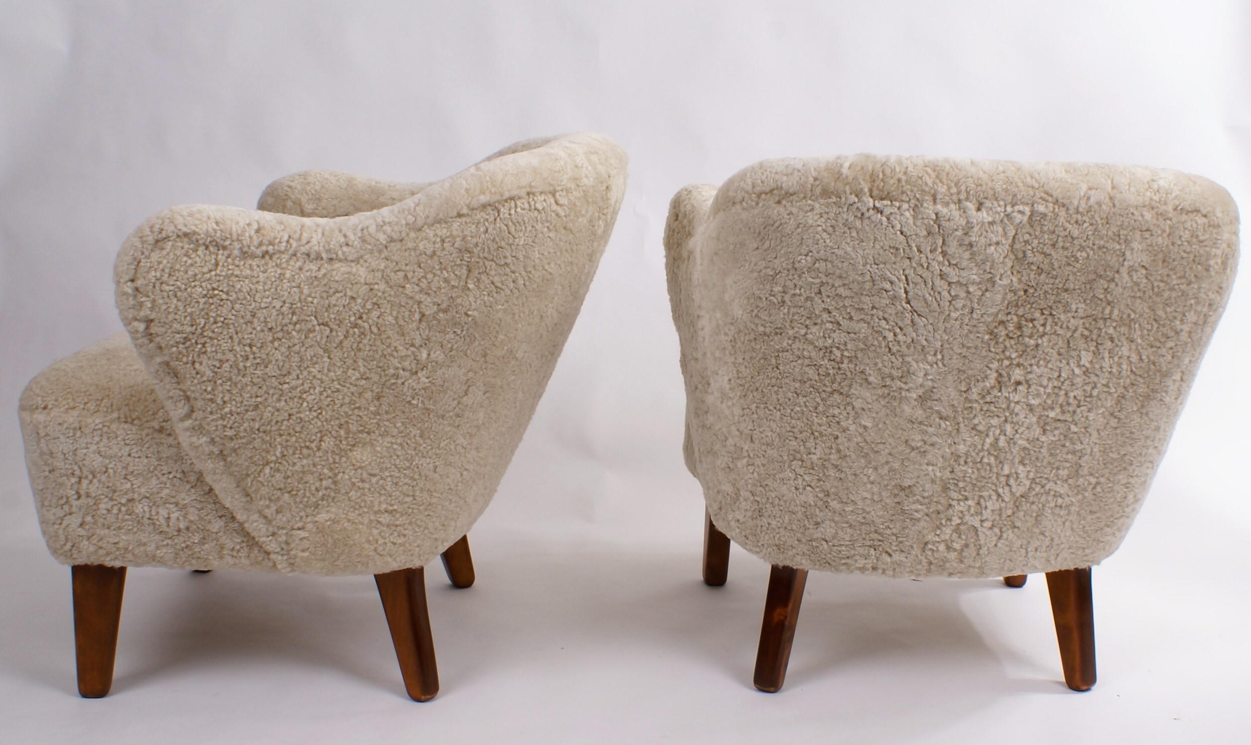 Flemming Lassen Pair of Easy Chairs in Beige Sheepskin, 1940s 3