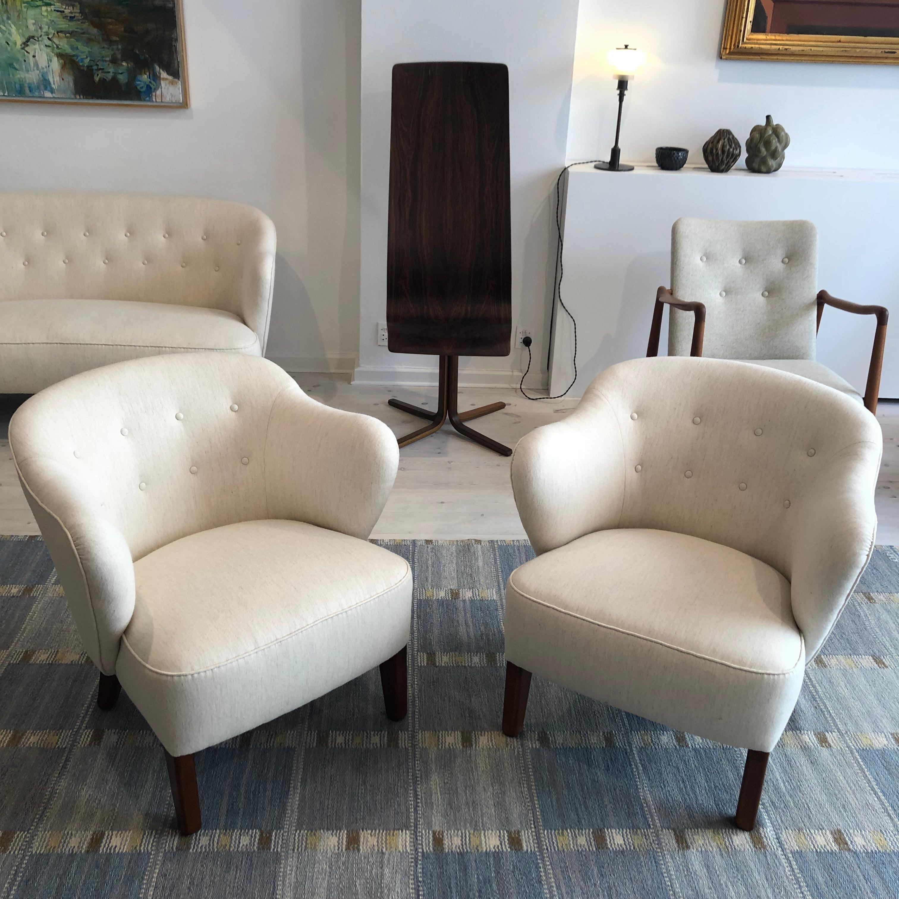 Flemming Lassen Pair of Easy Chairs in White Fabric, 1940s In Excellent Condition For Sale In Copenhagen, DK