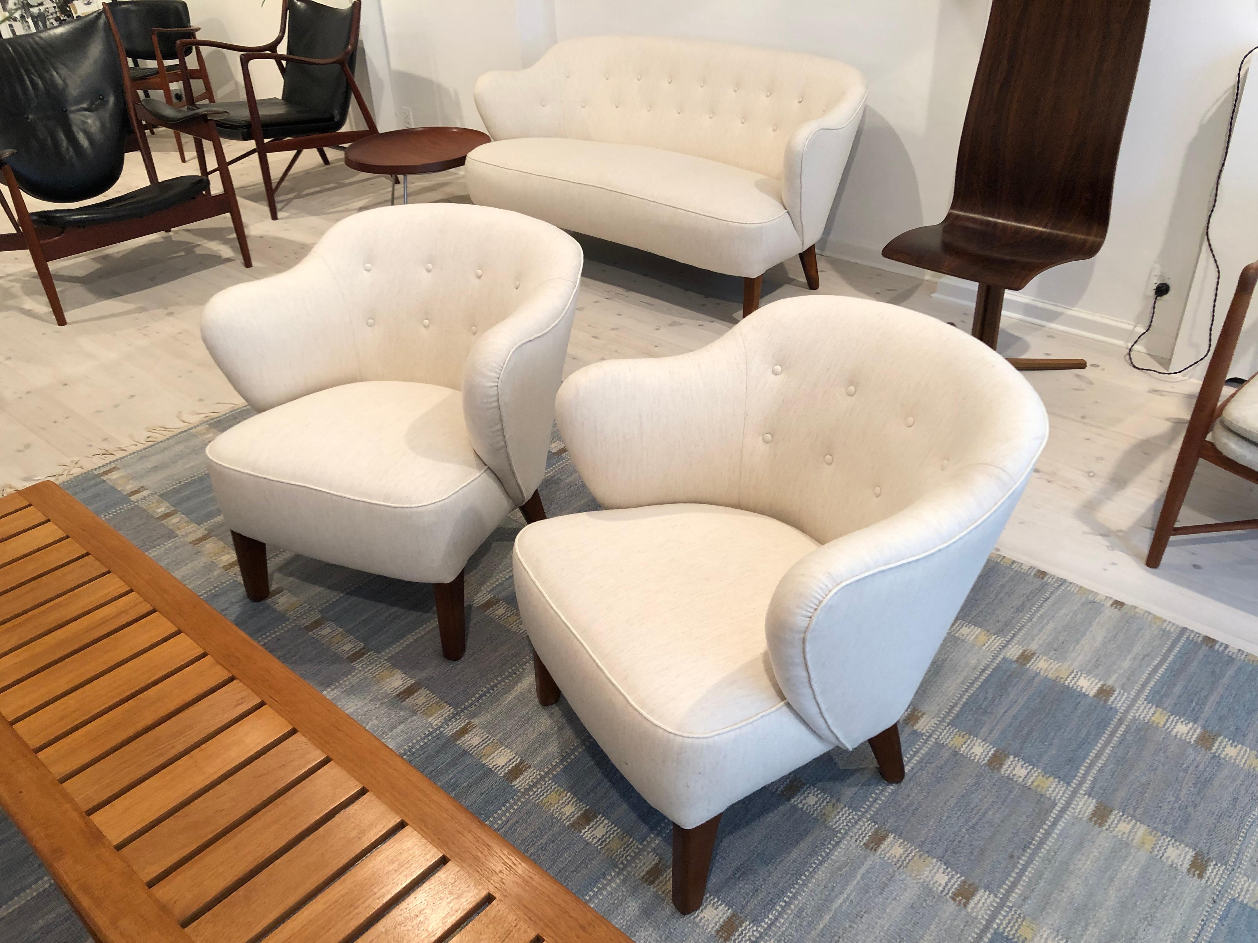 Sheepskin Flemming Lassen Pair of Easy Chairs in White Fabric, 1940s For Sale