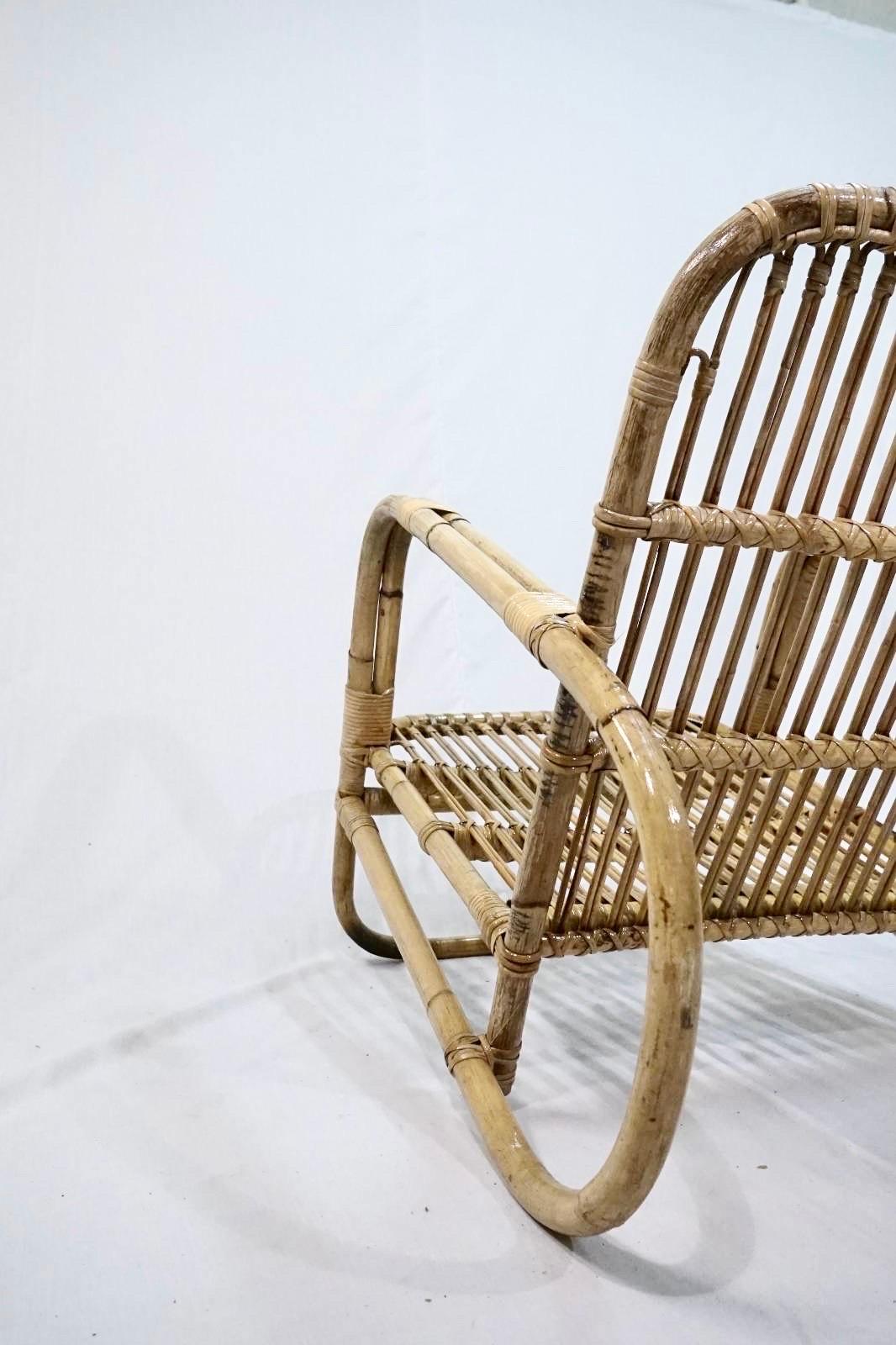 Rare and important Flemming Lassen rattan easychair manufactured by E.V.A Nissen 1940.

Flemming Lassen was a danish architect who played a big role in the early modernist movement, Flemming Lassen and his brother Mogens Lassen and their childhood