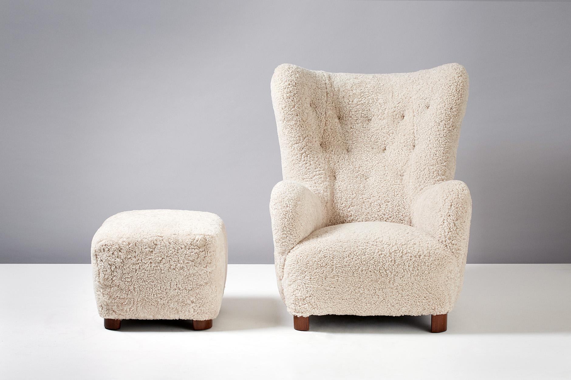 Flemming Lassen style Sheepskin lounge chair & Ottoman 1940s.

Large lounge chair & ottoman produced in Denmark in the 1940s in the manner of Flemming Lassen. Recently reupholstered in New Zealand sheepskin.
       