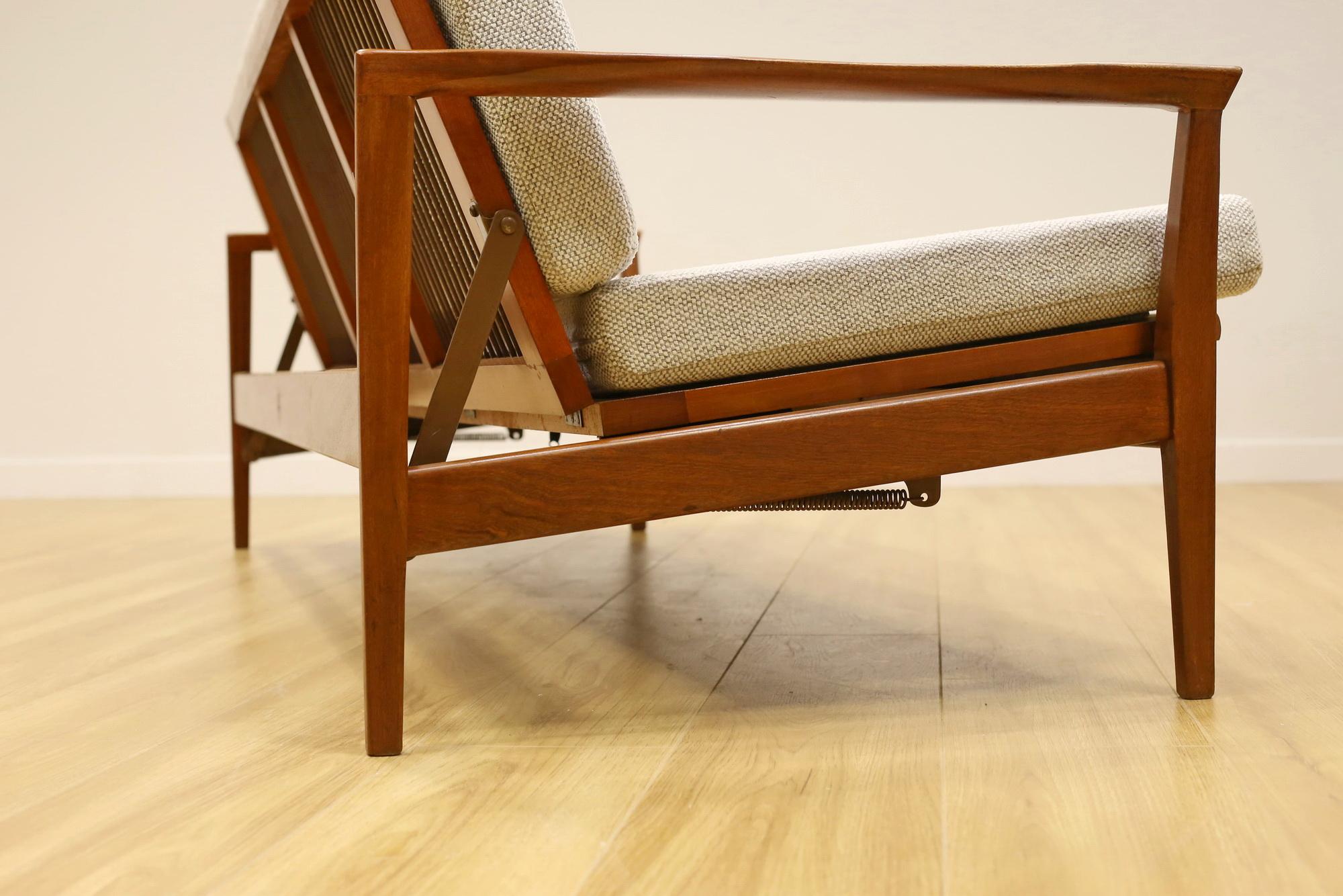 FLER 'FLERMONT' DAYBED. New upholstery .  In Good Condition For Sale In Auckland, AUK