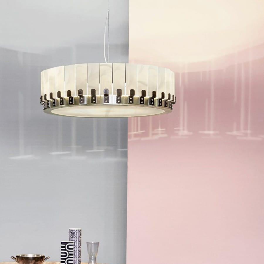 Lampada a sospensione Fleur Artu' Large di MM Lampadari
Dimensioni: Ø 85 x H. 24 cm.
Materiali: Metallo e alabastro.

Sono disponibili diverse finiture. Tutte le nostre lampade possono essere cablate a seconda del Paese. Se viene venduto negli Stati