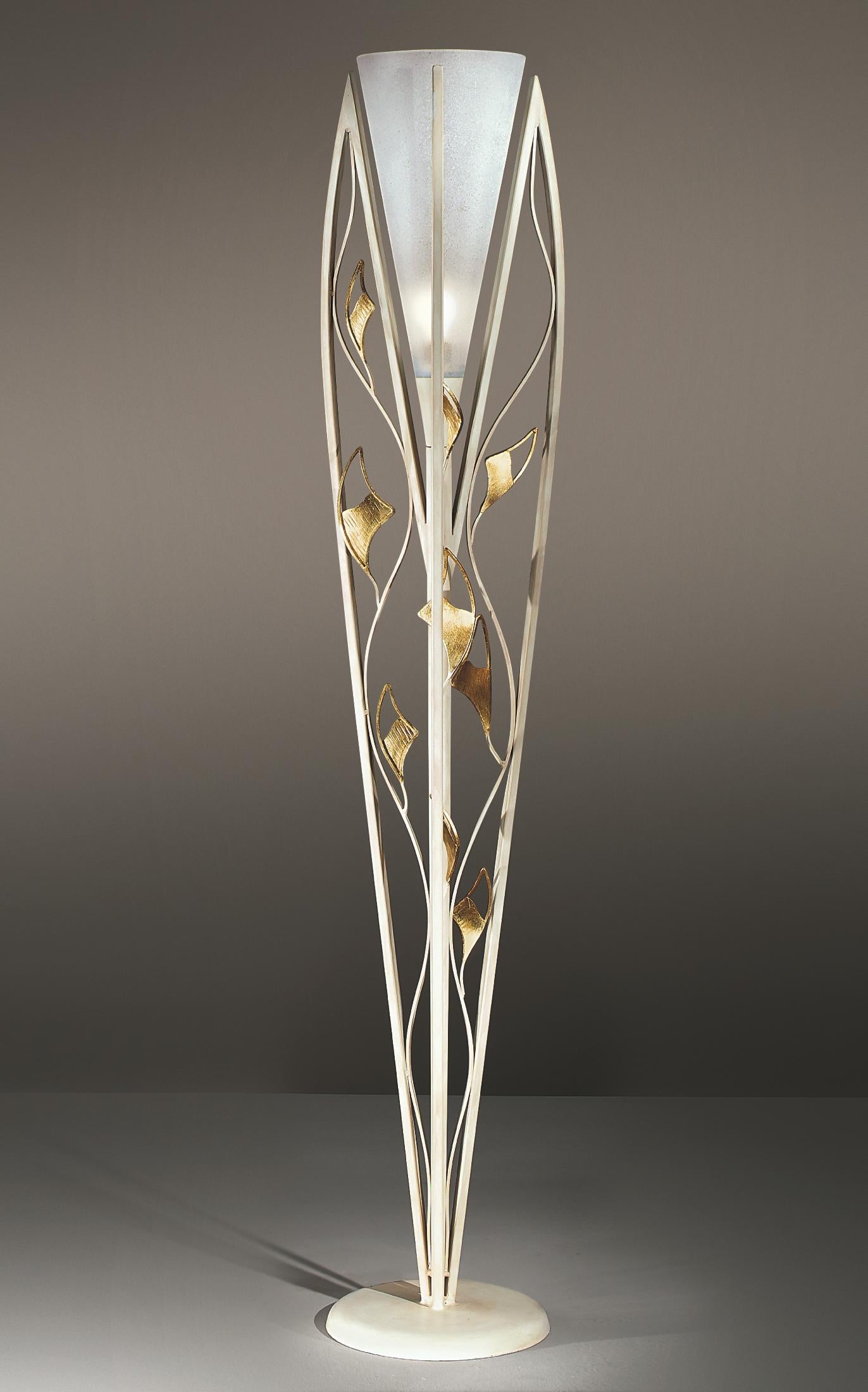 Fleur Butterfly Floor Lamp by MM Lampadari
Dimensions: Ø 35 x H 180 cm.
Materials: Metal, gold leaf, and Murano glass.

All our lamps can be wired according to each country. If sold to the USA it will be wired for the USA for instance. Please