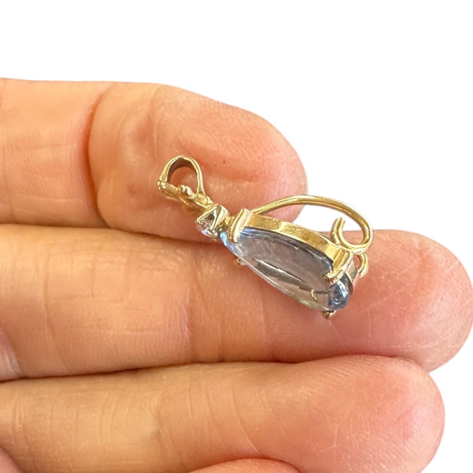 Pendentif Fleur de Lis 14 carats jaune aigue-marine en forme de poire et diamant 6.56 CTW en vente 3