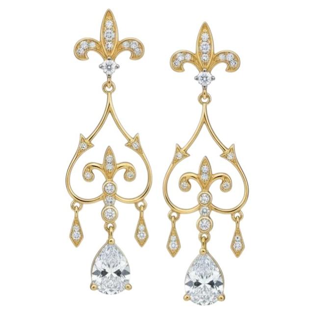Fleur de Lis Kronleuchter Ohrstecker mit birnenförmigen Moissaniten in Silber, Gold im Angebot