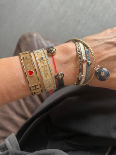 Bracciale con smalto nero e diamanti bianchi placcati in oro 14k Fleur de Lis J DAUPHIN