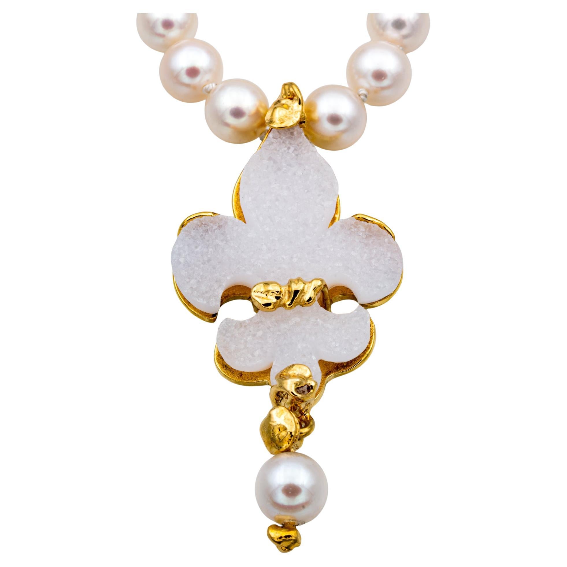 "fleur-de-lis" cut crystal agate yellow gold 18K and 21K Pearl Necklaces For Sale