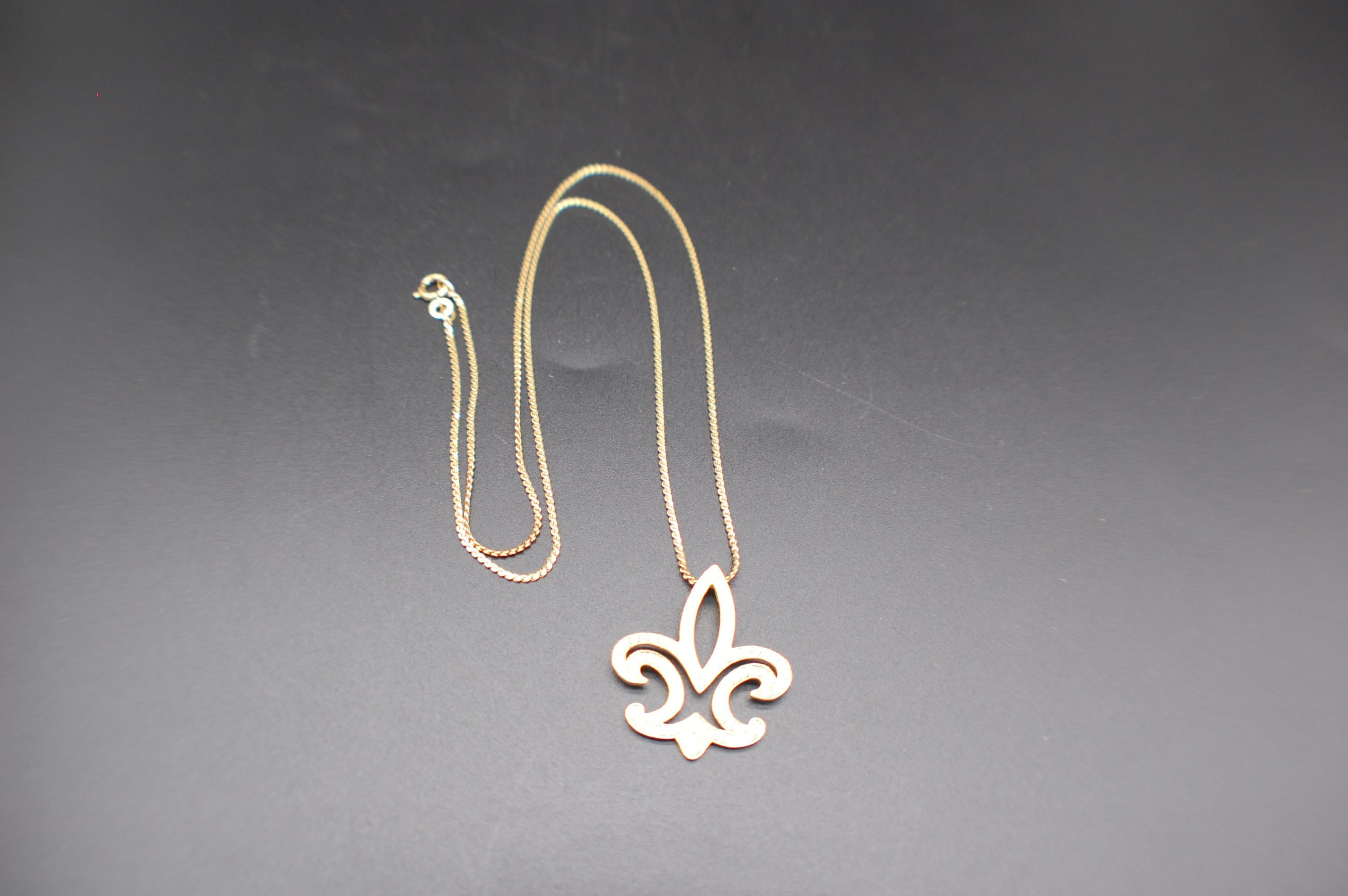 Art Deco Fleur-de-Lis Diamond Pendant and Chain, 18 Karat Yellow Gold .50 Carat Total For Sale