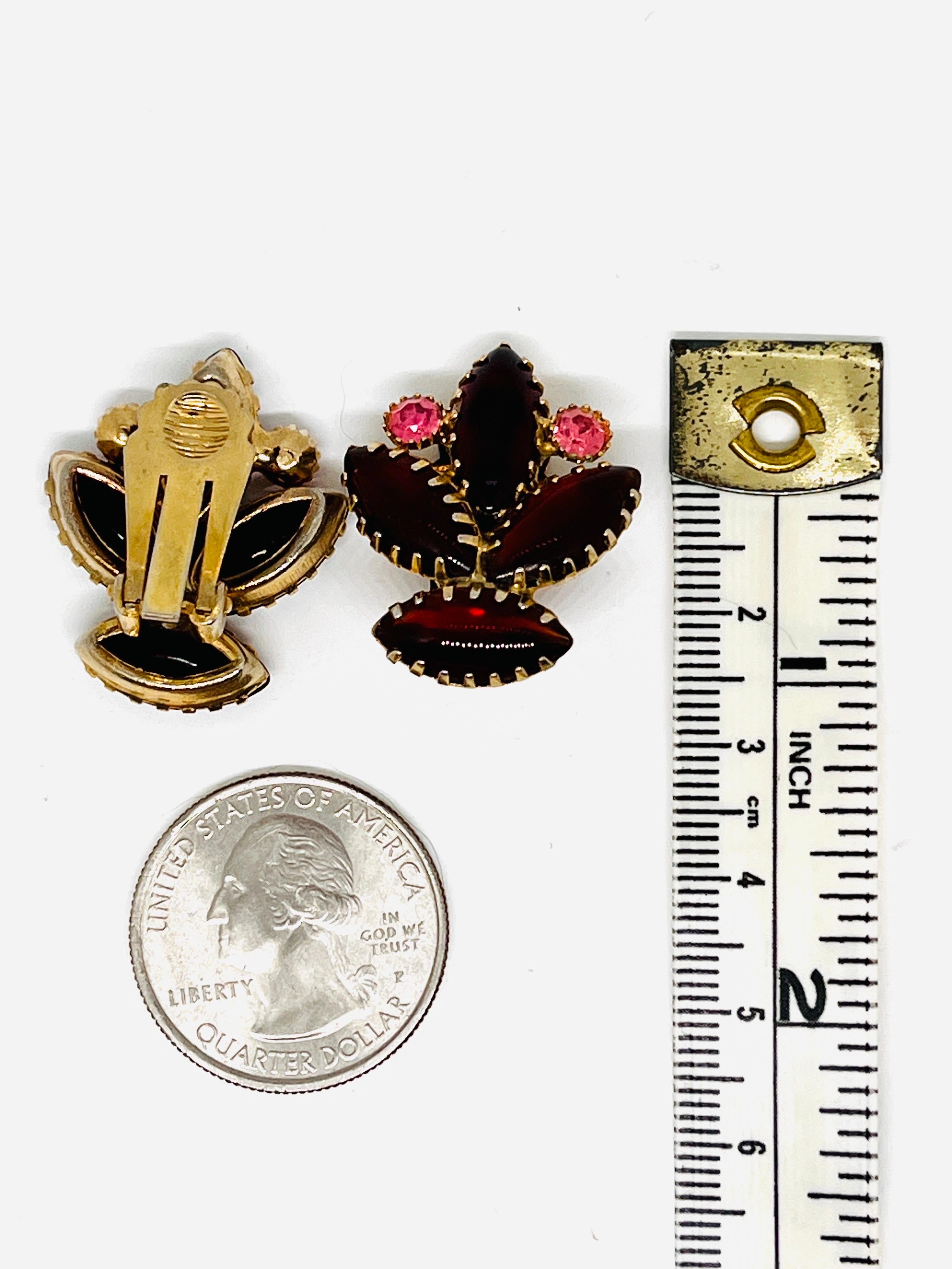 Fleur de lis Garnet Crystal Cabochon Clip Earrings, Tigertooth Setting For Sale 5