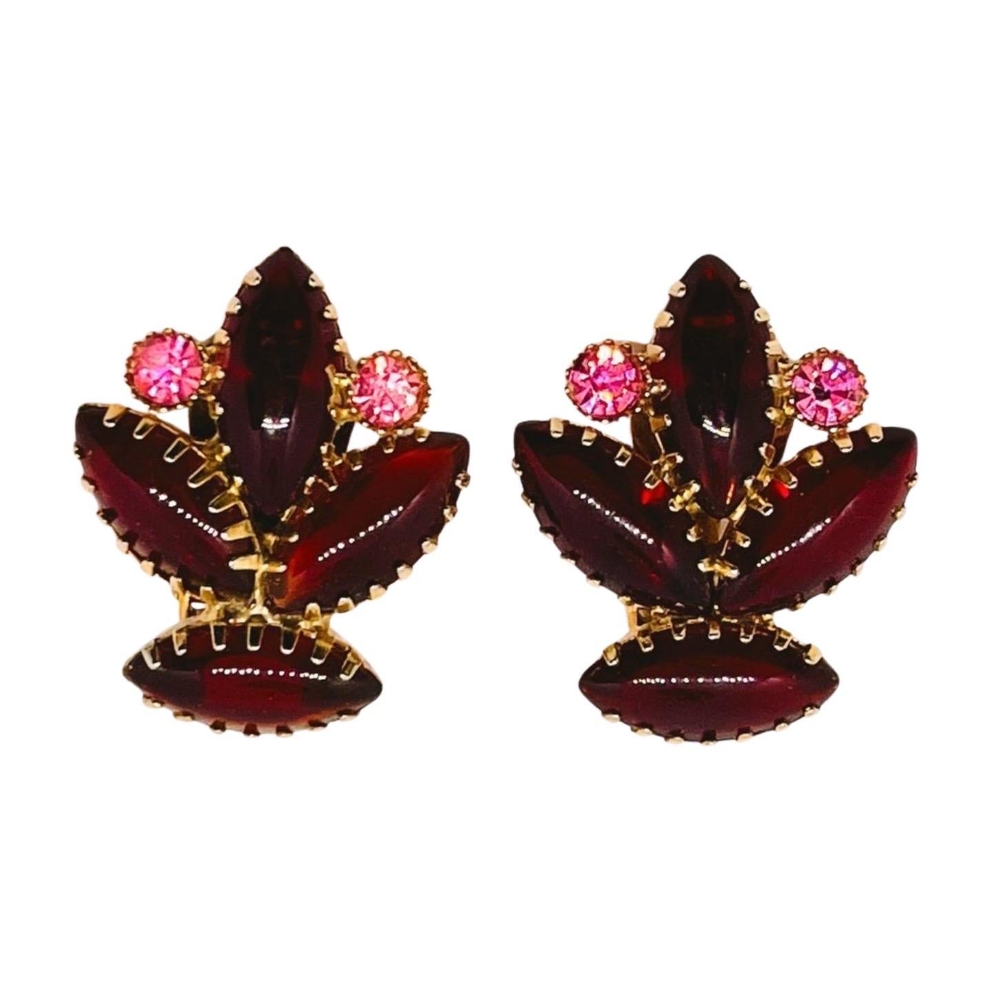 Fleur de lis Garnet Crystal Cabochon Clip Earrings, Tigertooth Setting For Sale 2
