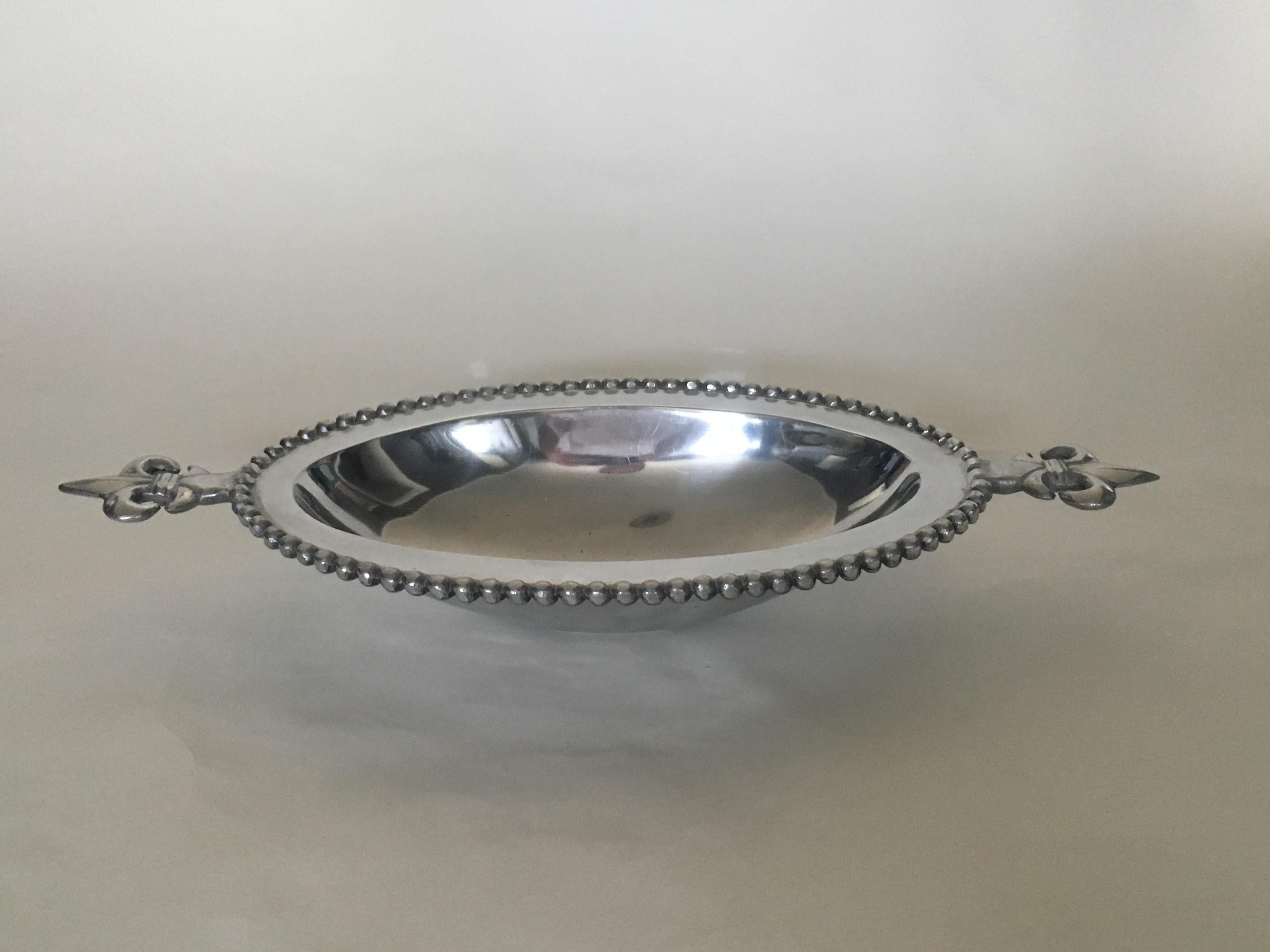 Fleur De Lis Serving Bowl In Good Condition For Sale In Elkhart, IN