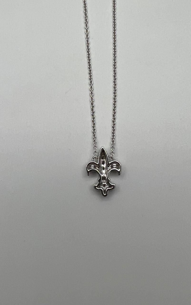Fleur-de-lis Symbol Lily Floral Flower Diamond Motif White Gold Pendant Necklace In New Condition For Sale In Oakton, VA
