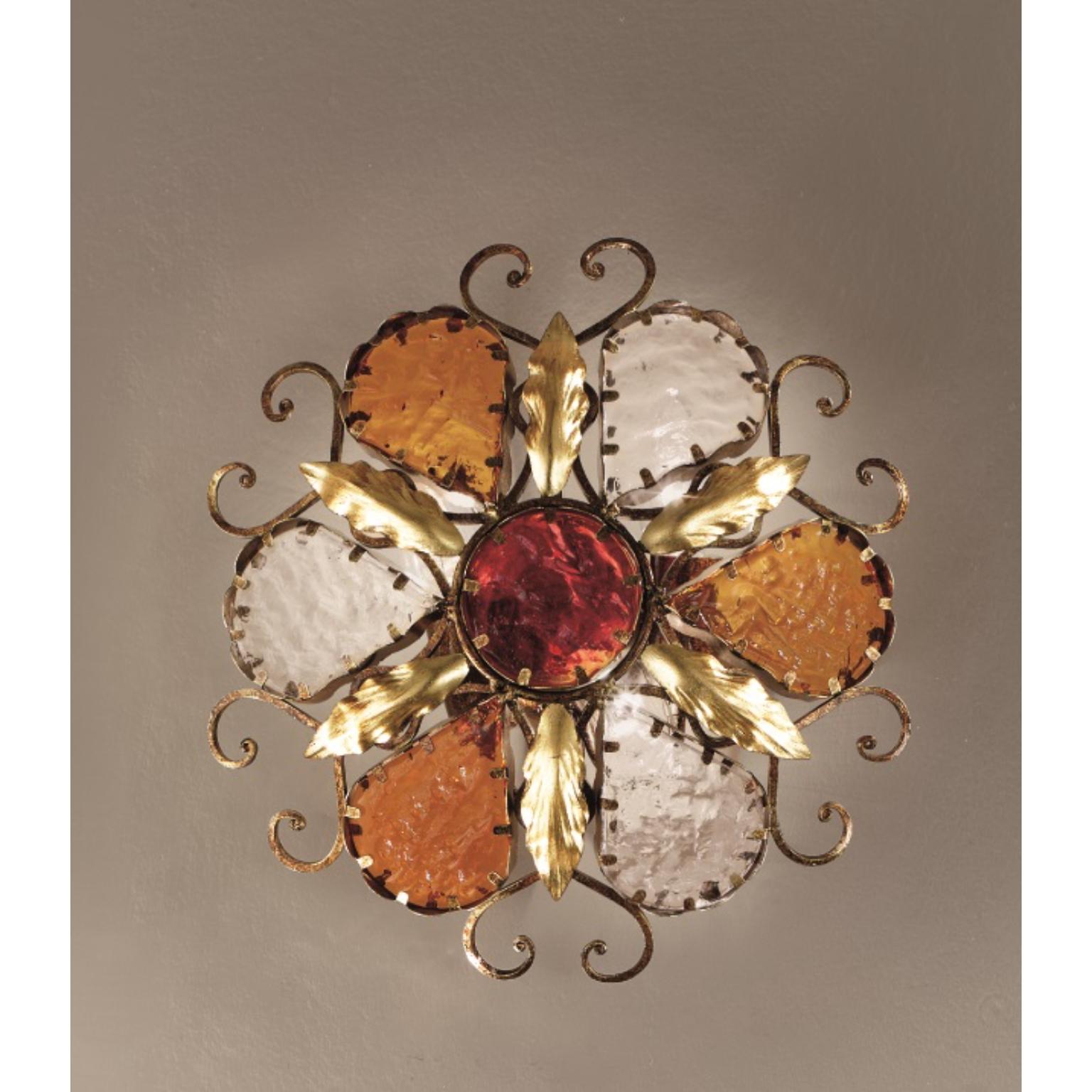 Lámpara de pared Fleur Deco de MM Lampadari
Dimensiones: Ø 33 x A 10 cm.
Materiales: Vidrio vertido martillado.

Las dimensiones pueden variar. Todas nuestras lámparas pueden cablearse según cada país. Si se vende a EE.UU., se cableará para ese