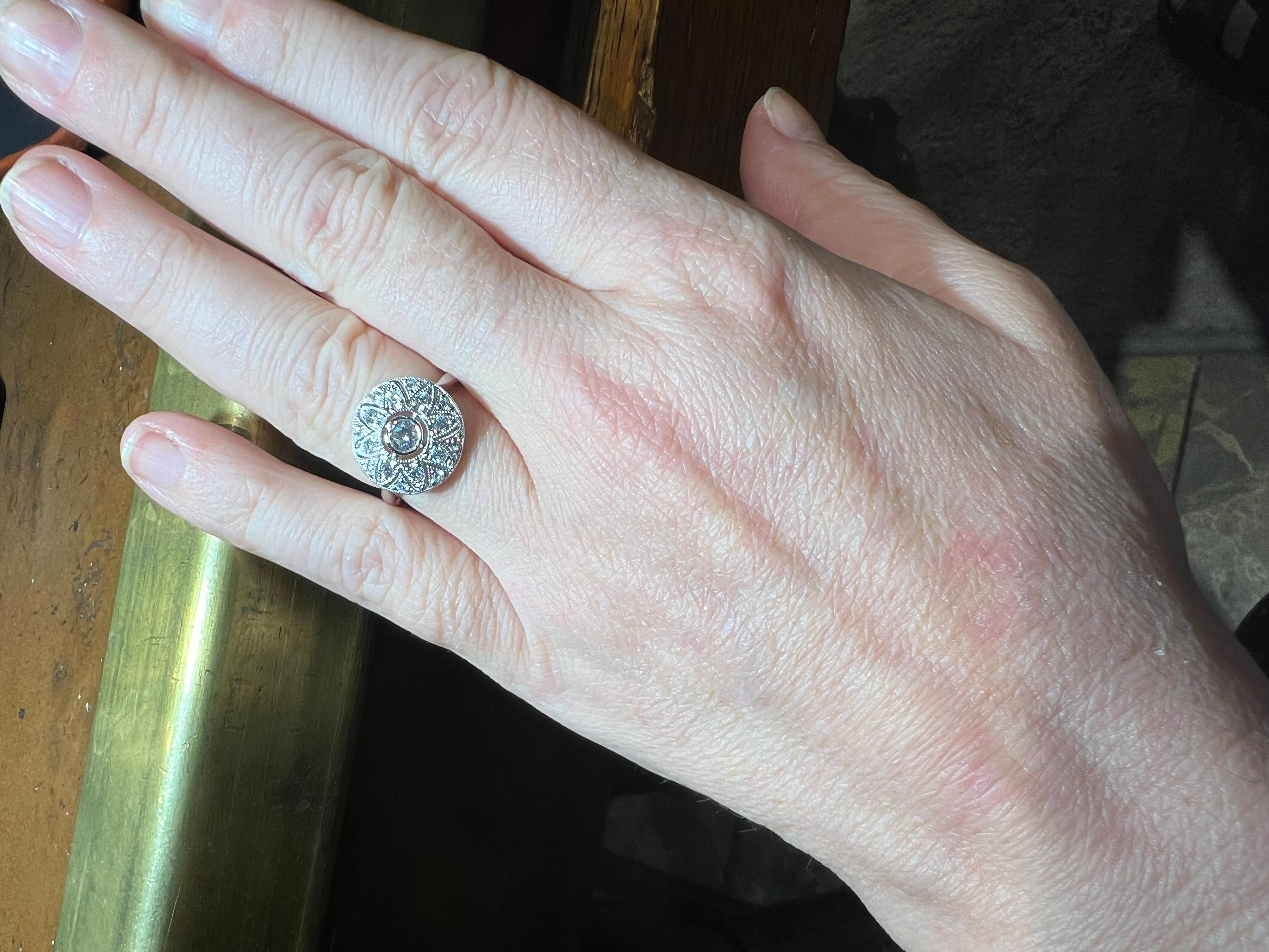 Luminous ring in 18-carat white gold set with pave-cut diamonds,


