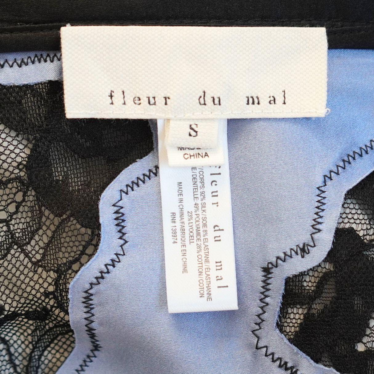 Camiseta de tirantes de encaje negro y seda azul Fleur Du Mal en venta 3