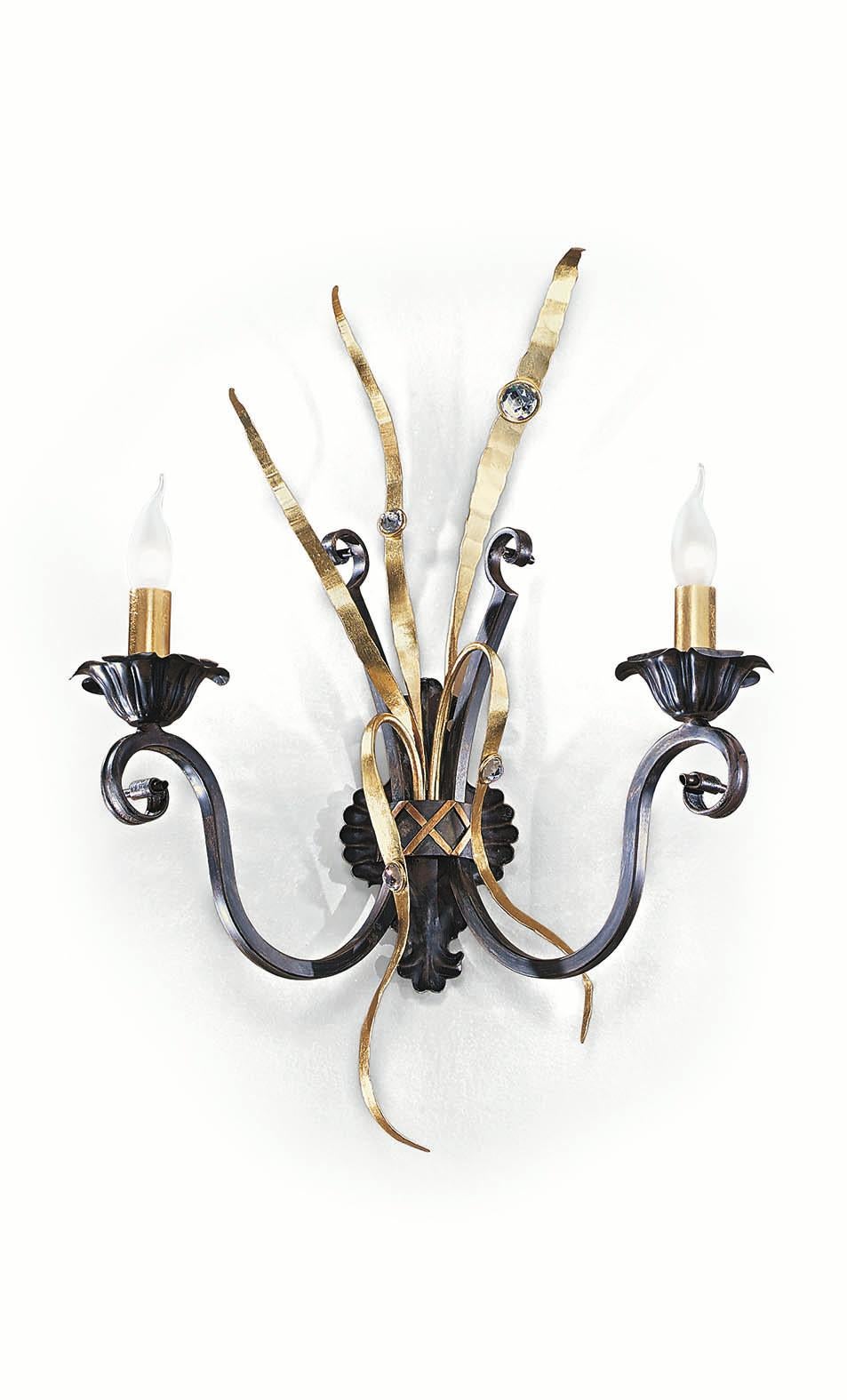 Lámpara de pared Fleur Fiamme de MM Lampadari
Dimensiones: P 54 x An 28 x Al 76 cm.
Materiales: Metal.

Todas nuestras lámparas pueden cablearse según cada país. Si se vende a EE.UU., se cableará para ese país, por ejemplo. Póngase en contacto con