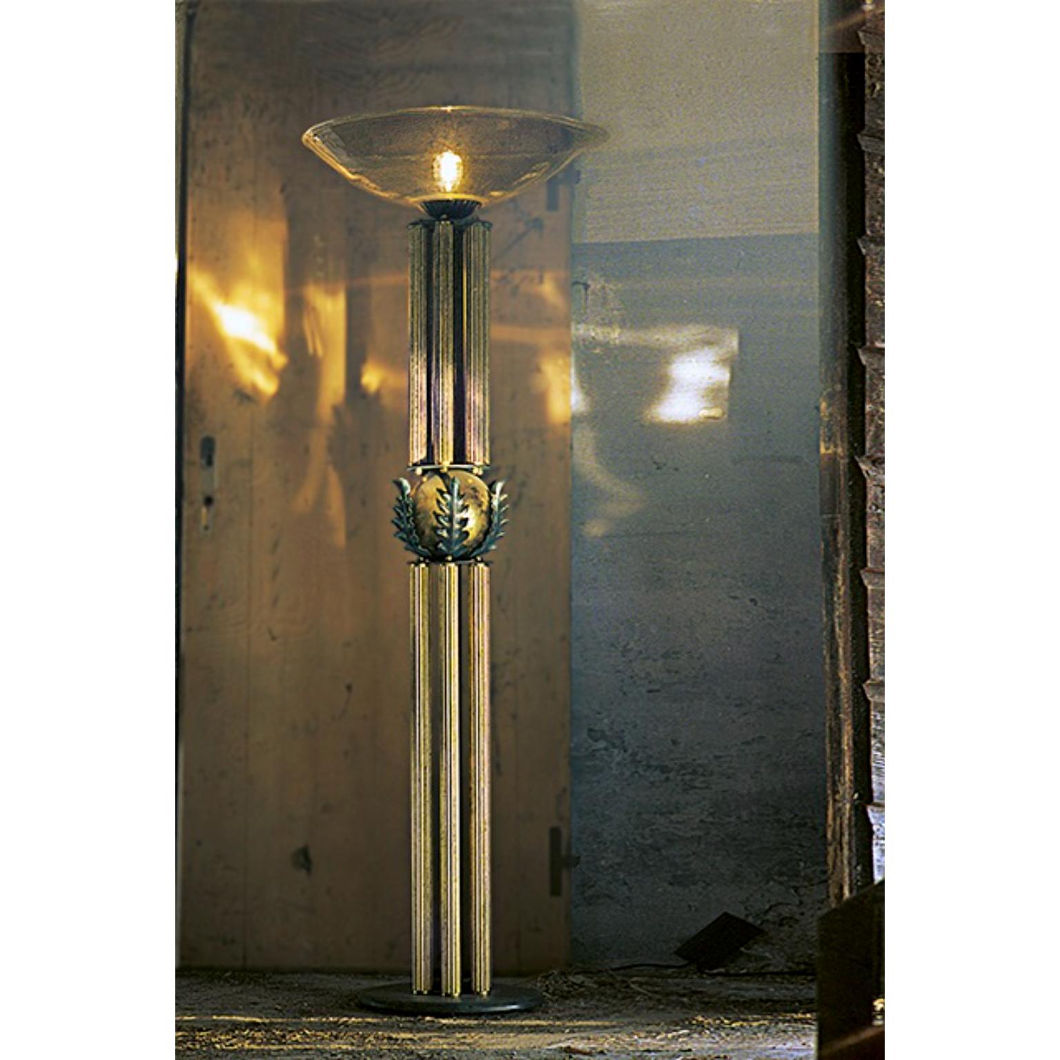 Lámpara de pie Fleur Impero de MM Lampadari
Dimensiones: Ø 60 x A 180 cm.
Materiales: Metal y cristal de Murano.

Todas nuestras lámparas pueden cablearse según cada país. Si se vende a EE.UU., se cableará para ese país, por ejemplo. Póngase en
