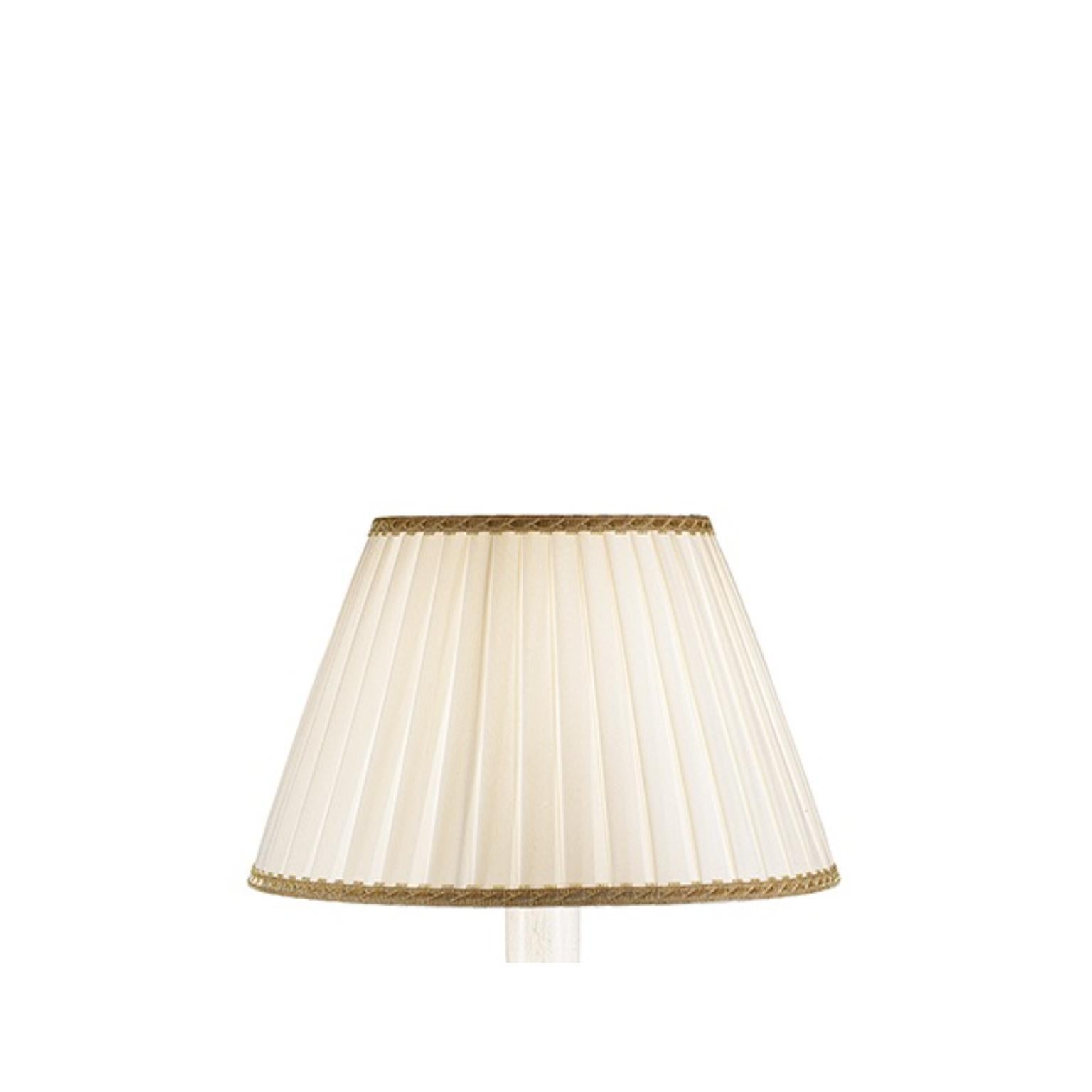 Lámpara de mesa Fleur Nik de MM Lampadari
Dimensiones: Ø 26 x A 42 cm. 
Materiales: Tela y metal.

Todas nuestras lámparas pueden cablearse según cada país. Si se vende a EE.UU., se cableará para ese país, por ejemplo. Póngase en contacto con