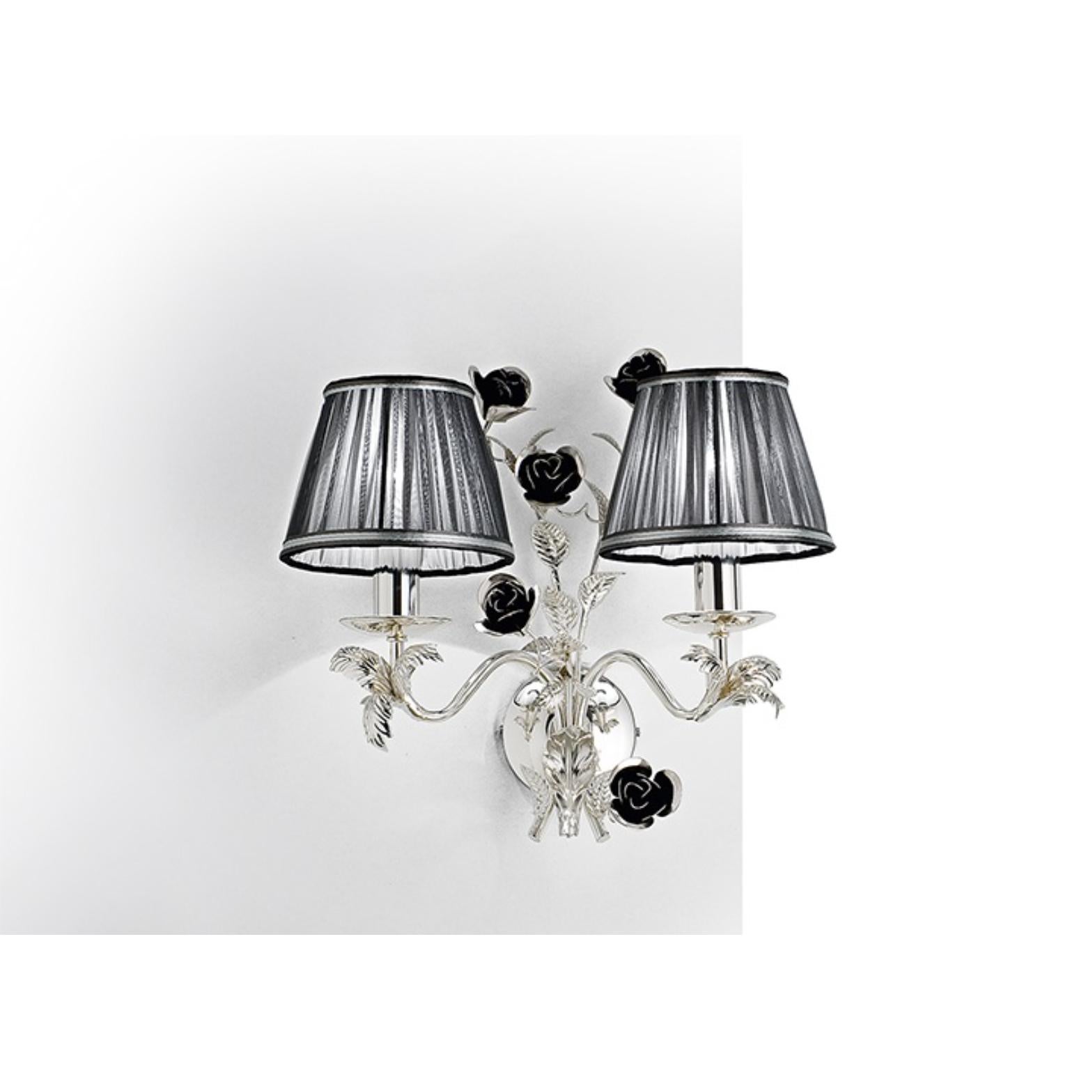 Lámpara de pared Fleur Paris 2 de MM Lampadari
Dimensiones: P 21 x An 39 x Al 35 cm. 
Materiales: Tela y metal.

Todas nuestras lámparas pueden cablearse según cada país. Si se vende a EE.UU., se cableará para ese país, por ejemplo. Póngase en
