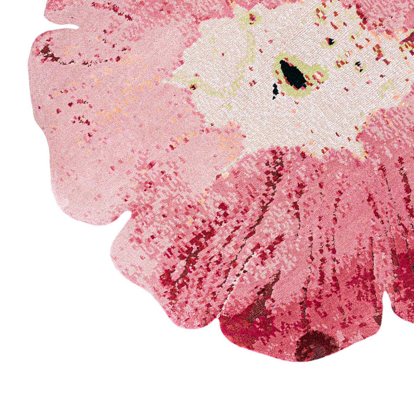 Fleur Pinker handgeknüpfter Teppich in Form von Knots Rugs (Handgeknüpft) im Angebot