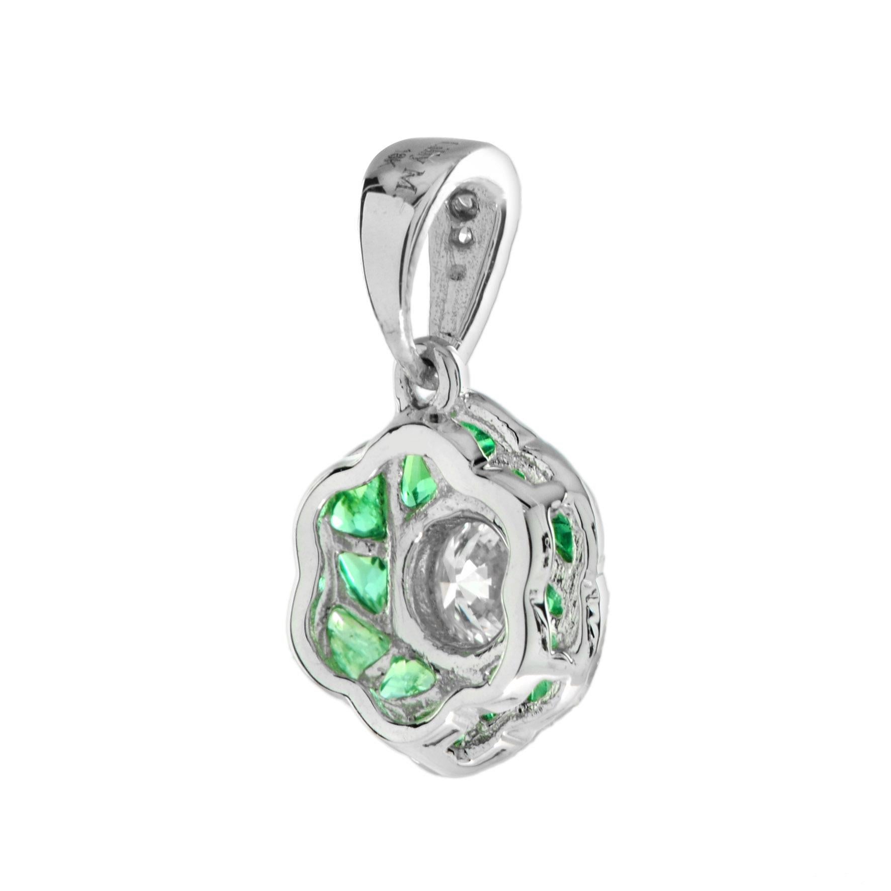 Rundschliff Diamant mit Smaragd-Blumenanhänger im Art-déco-Stil aus 18 Karat Gold (Französischer Schliff) im Angebot