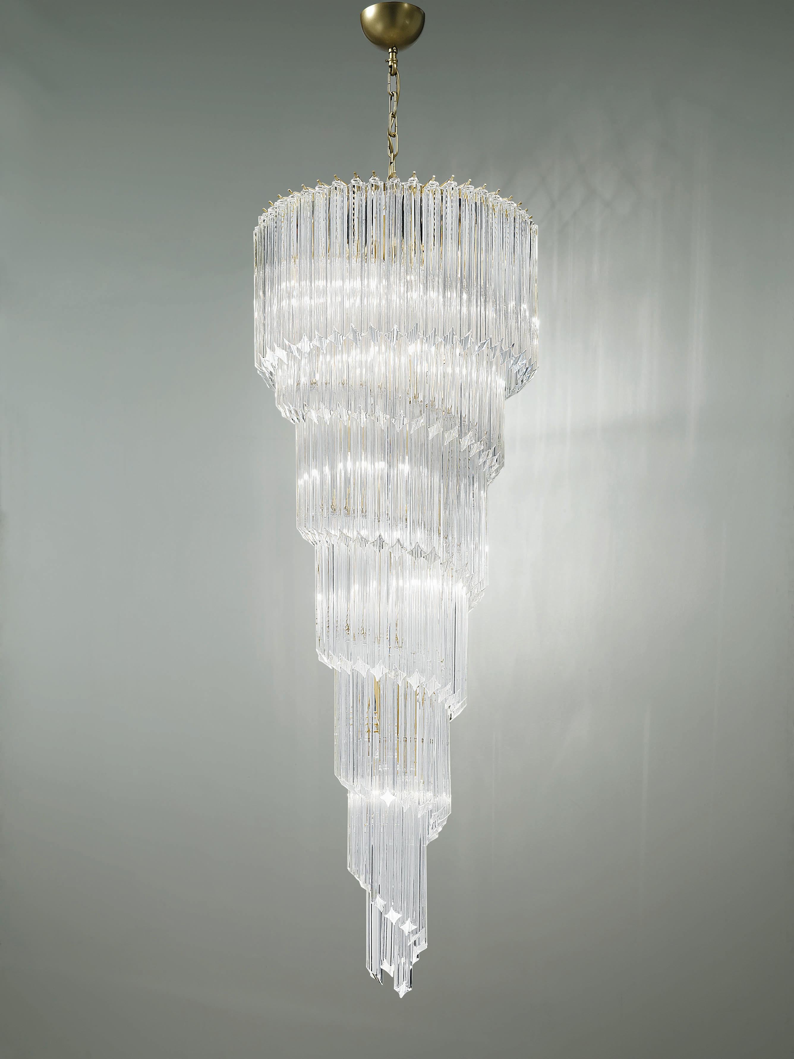 Lampadario Fleur Topazio di MM Lampadari
Dimensioni: Ø 50 x H. 140 cm. 
Materiali: Metallo e cristallo.

Tutte le nostre lampade possono essere cablate a seconda del Paese. Se viene venduto negli Stati Uniti, sarà cablato per gli Stati Uniti, ad