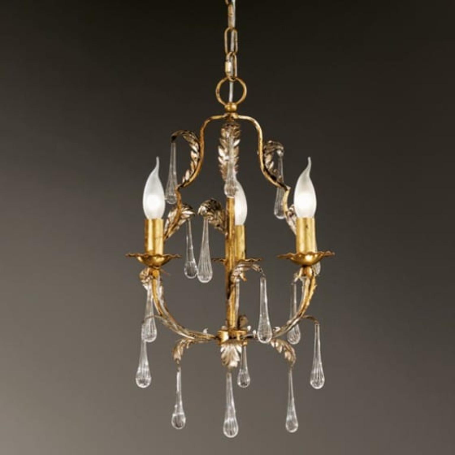 Lámpara Fleur Villa 3 de MM Lampadari
Dimensiones: Ø 38 x A 47 cm. 
Materiales: Metal y cristal.

Todas nuestras lámparas pueden cablearse según cada país. Si se vende a EE.UU., se cableará para ese país, por ejemplo. Póngase en contacto con