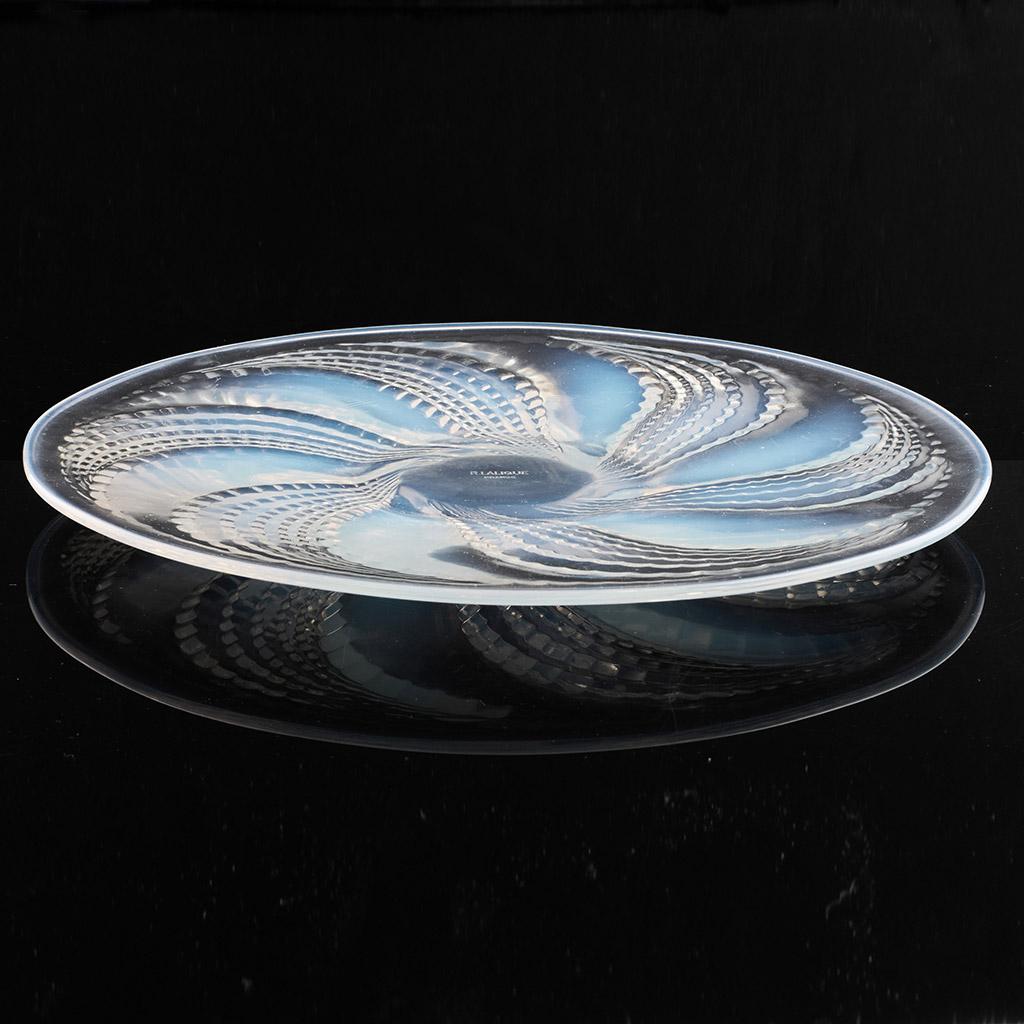 Fleurons No.2 Original Rene Lalique Opalescent Glass Plate  In Excellent Condition For Sale In Forest Row, East Sussex