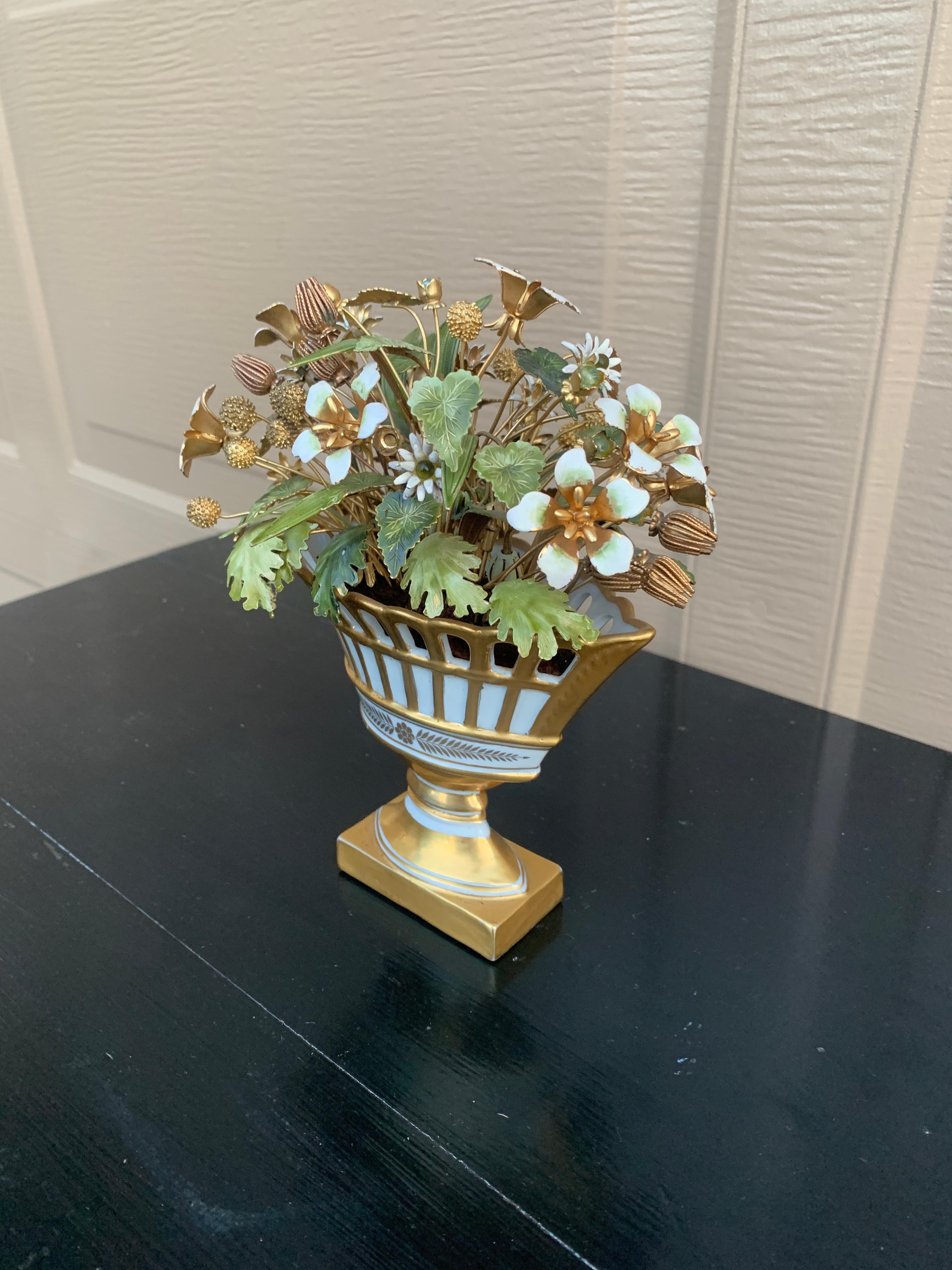 Stile provenzale Bouquet di fiori smaltati Fleurs Des Siècles di Jane Hutcheson per Gorham in vendita