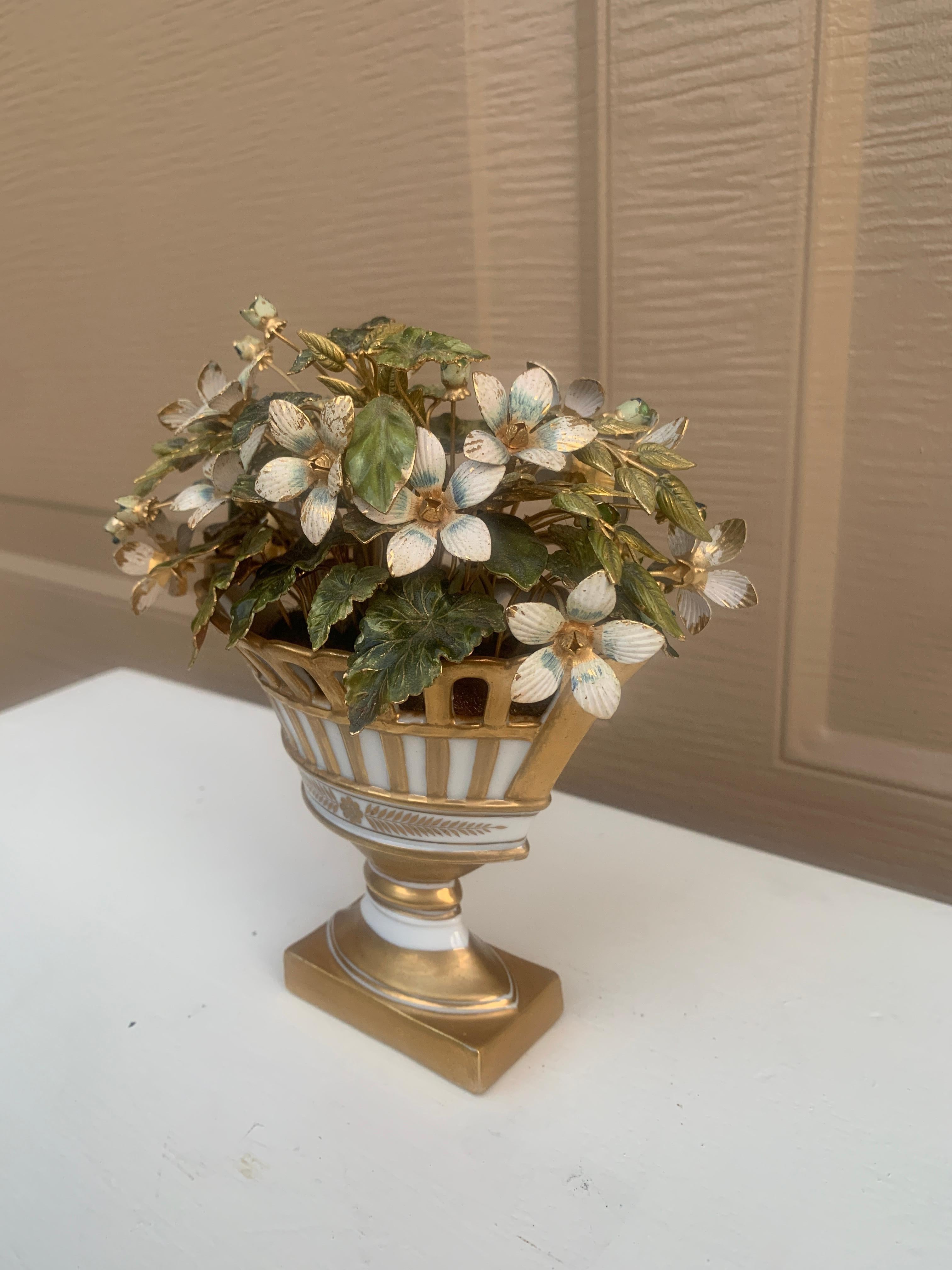Provincial français Bouquet de fleurs en émail Fleurs Des Siècles par Jane Hutcheson pour Gorham en vente