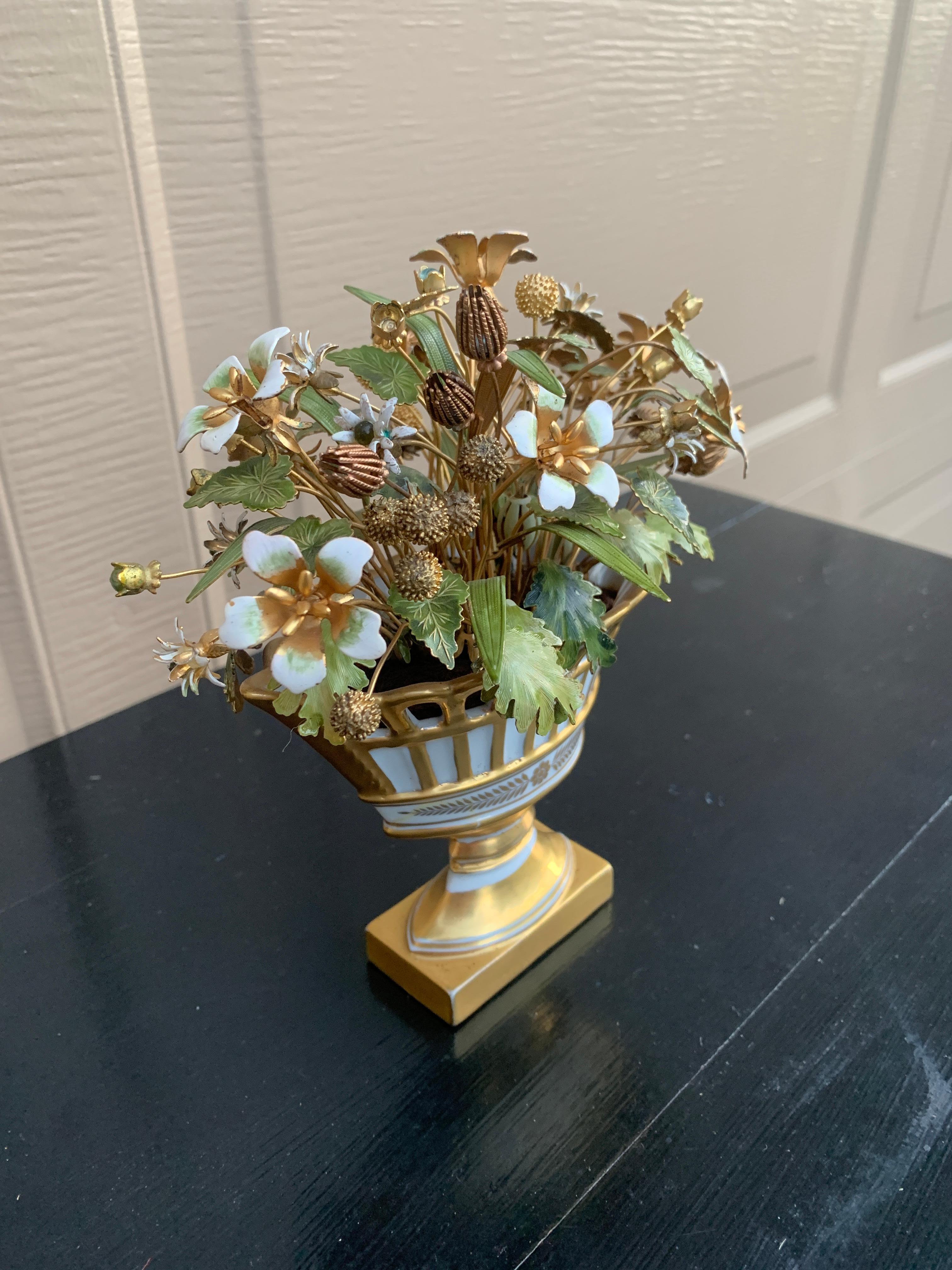 Portoghese Bouquet di fiori smaltati Fleurs Des Siècles di Jane Hutcheson per Gorham in vendita
