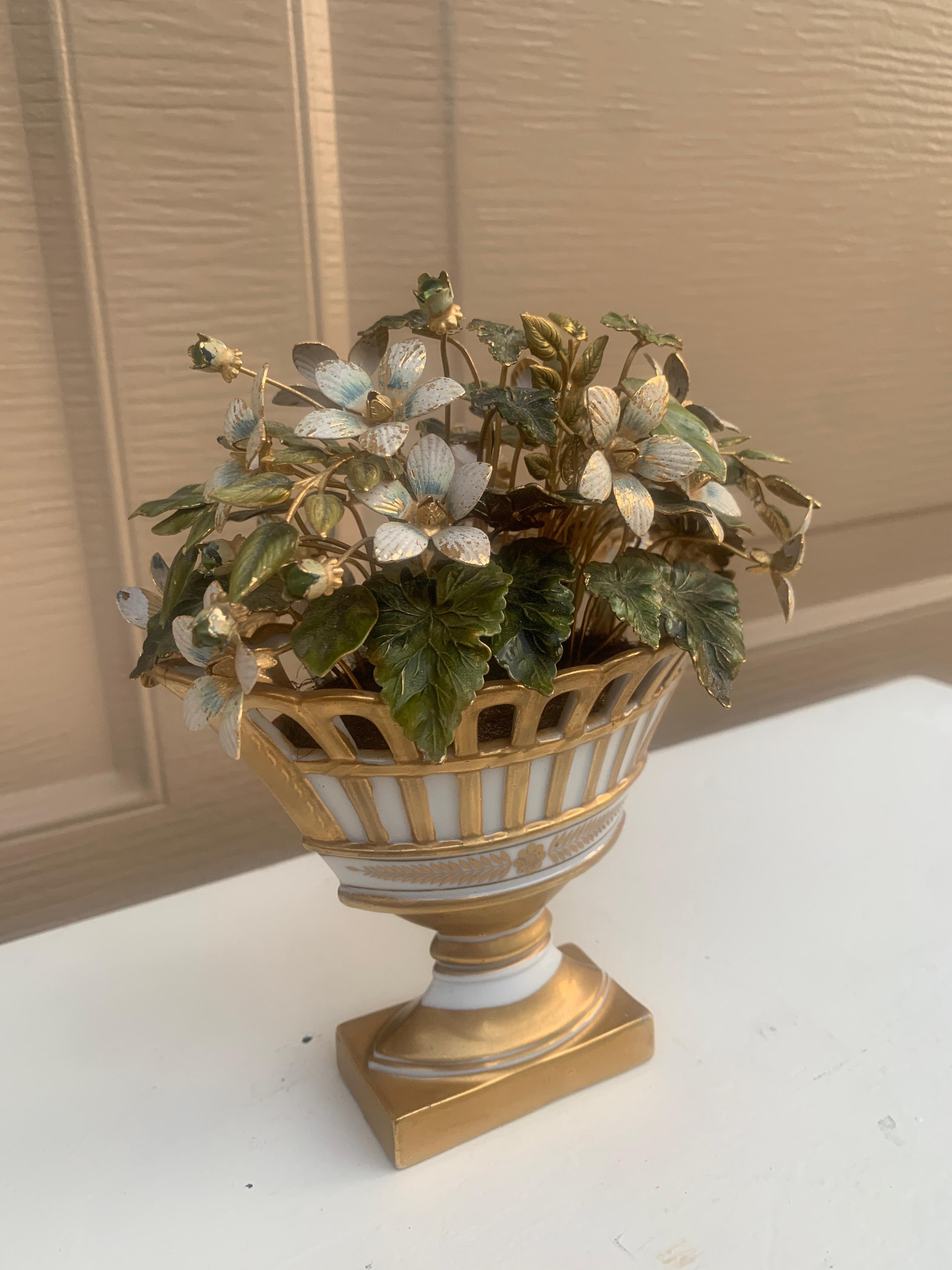 Portugais Bouquet de fleurs en émail Fleurs Des Siècles par Jane Hutcheson pour Gorham en vente
