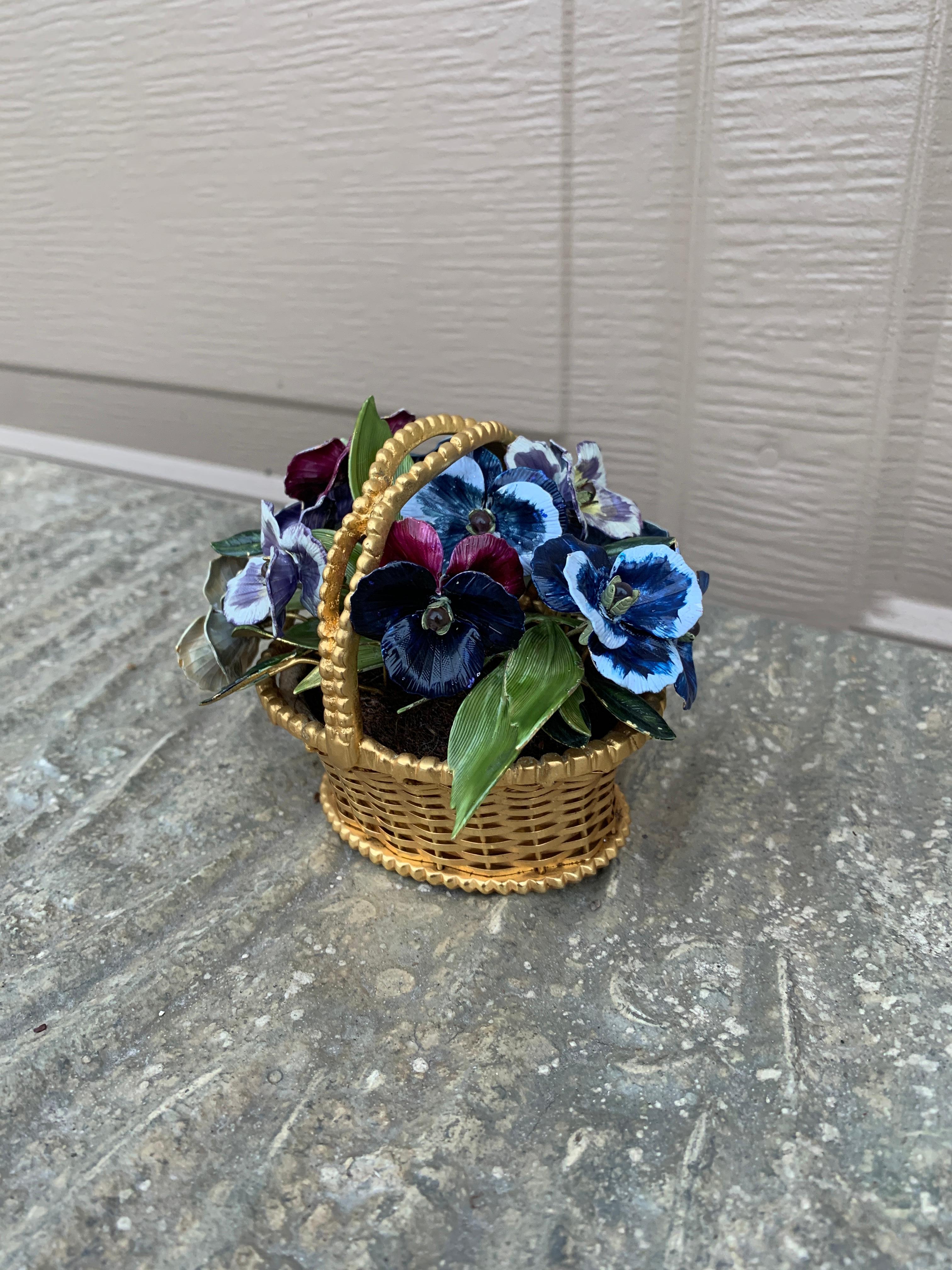 Provincial français Fleurs Des Siècles Bouquet de pensées en émail par Jane Hutcheson pour Gorham en vente