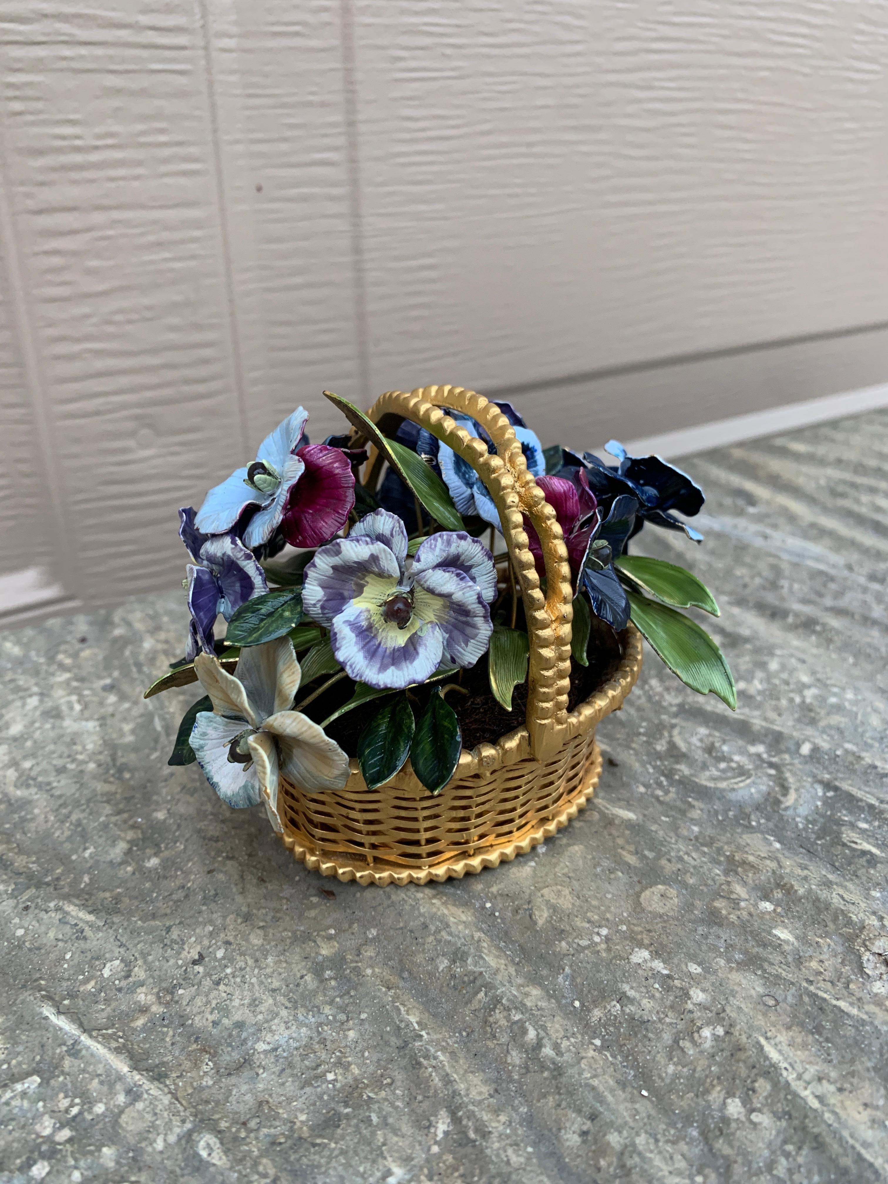 Américain Fleurs Des Siècles Bouquet de pensées en émail par Jane Hutcheson pour Gorham en vente