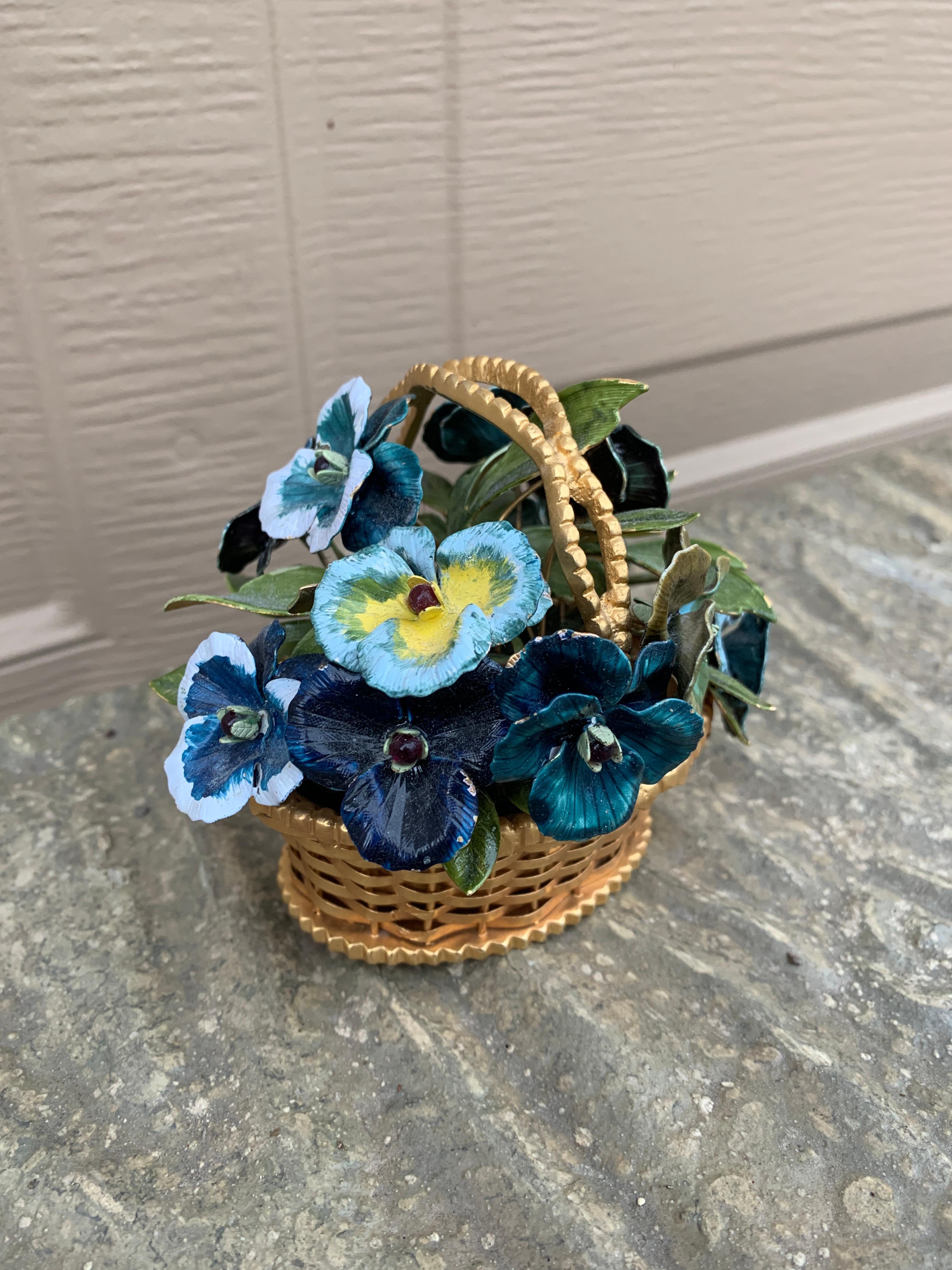 Americano Bouquet di fiori smaltati Fleurs Des Siècles di viole del pensiero di Jane Hutcheson per Gorham in vendita